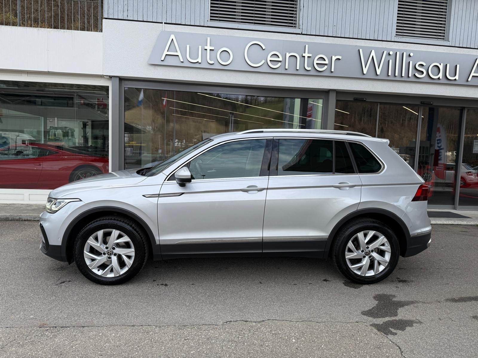 VW Tiguan 2.0 TDI SCR Elegance 4Motion DSG-image-7