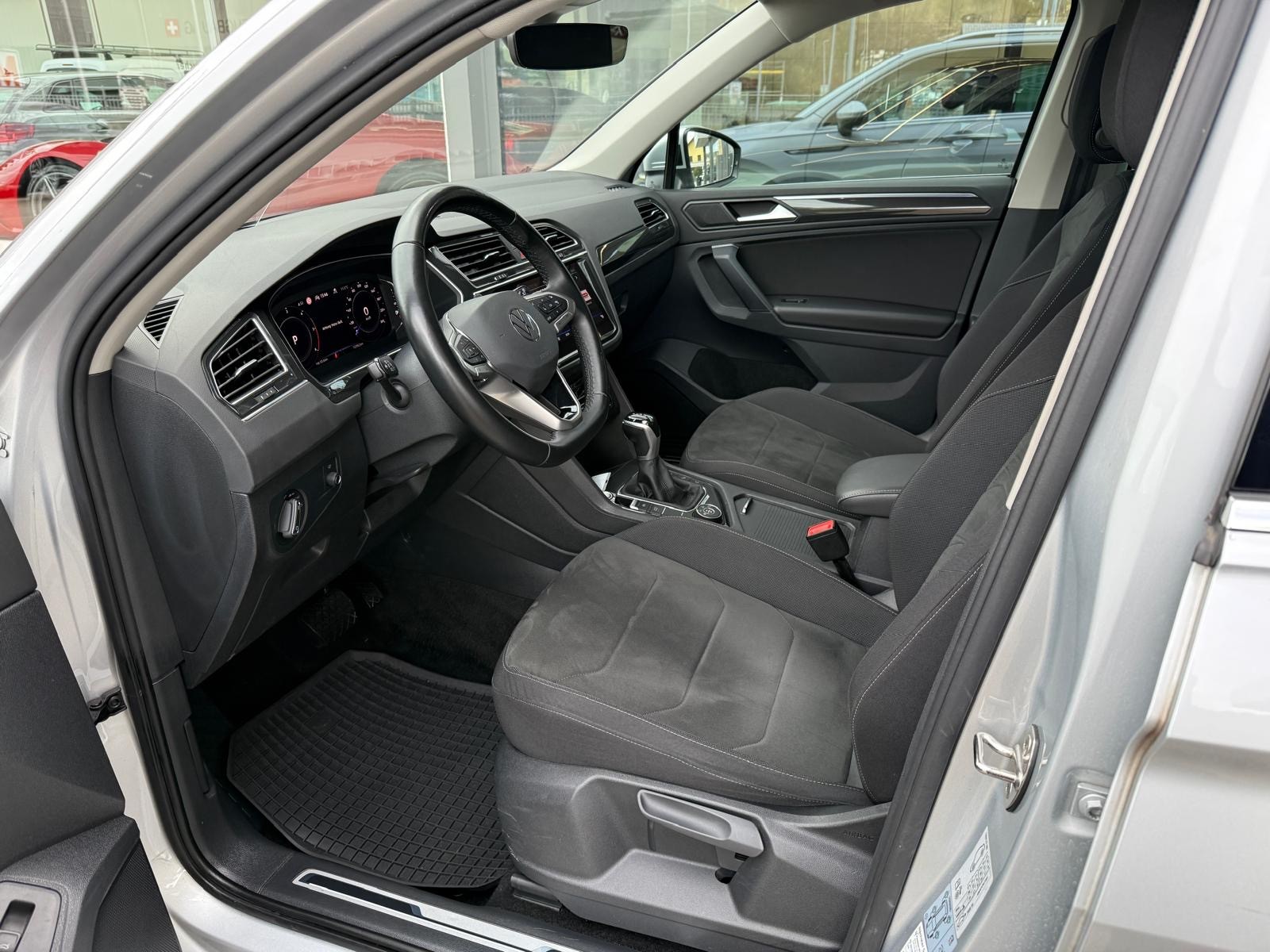 VW Tiguan 2.0 TDI SCR Elegance 4Motion DSG-image-22