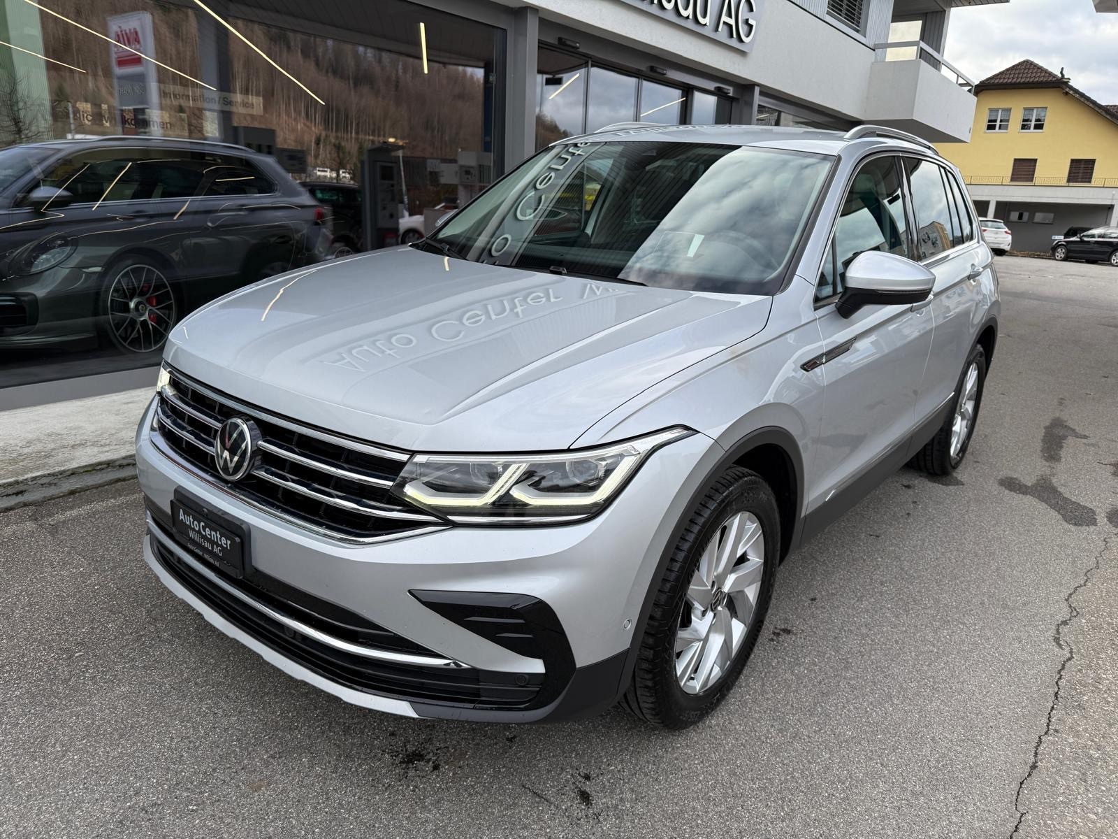 VW Tiguan 2.0 TDI SCR Elegance 4Motion DSG-image-11