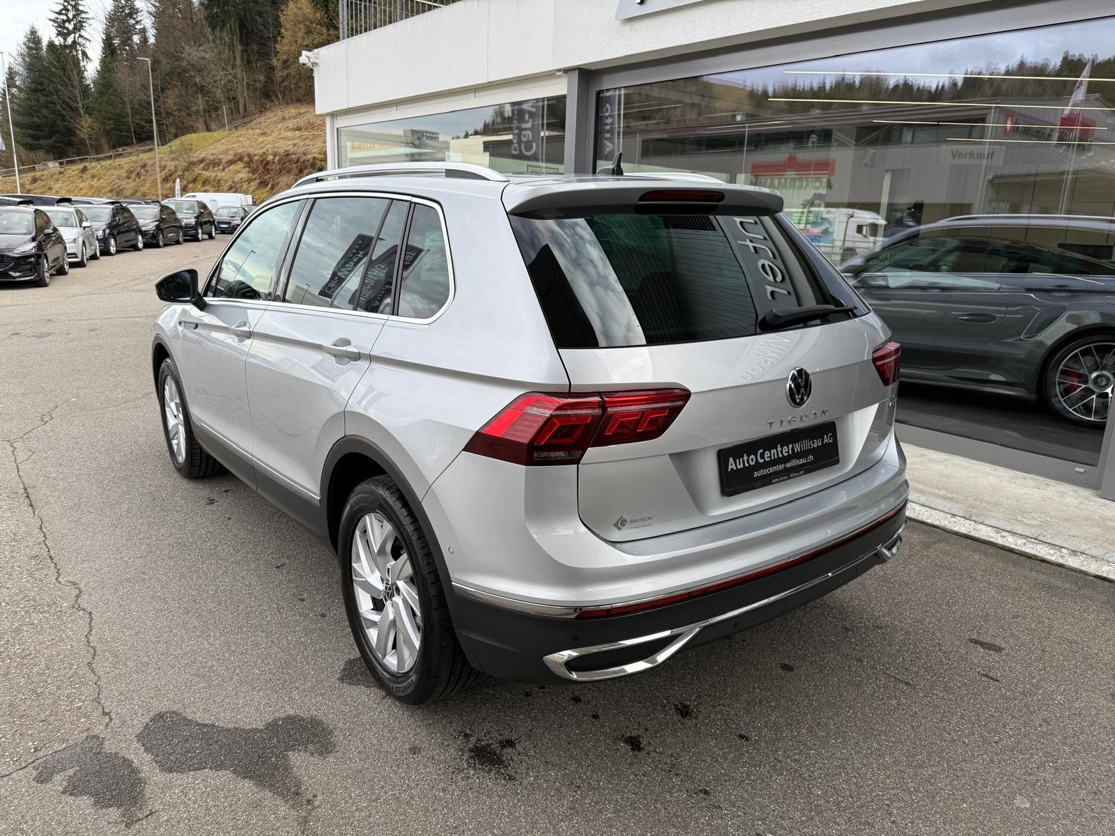 VW Tiguan 2.0 TDI SCR Elegance 4Motion DSG-image-4