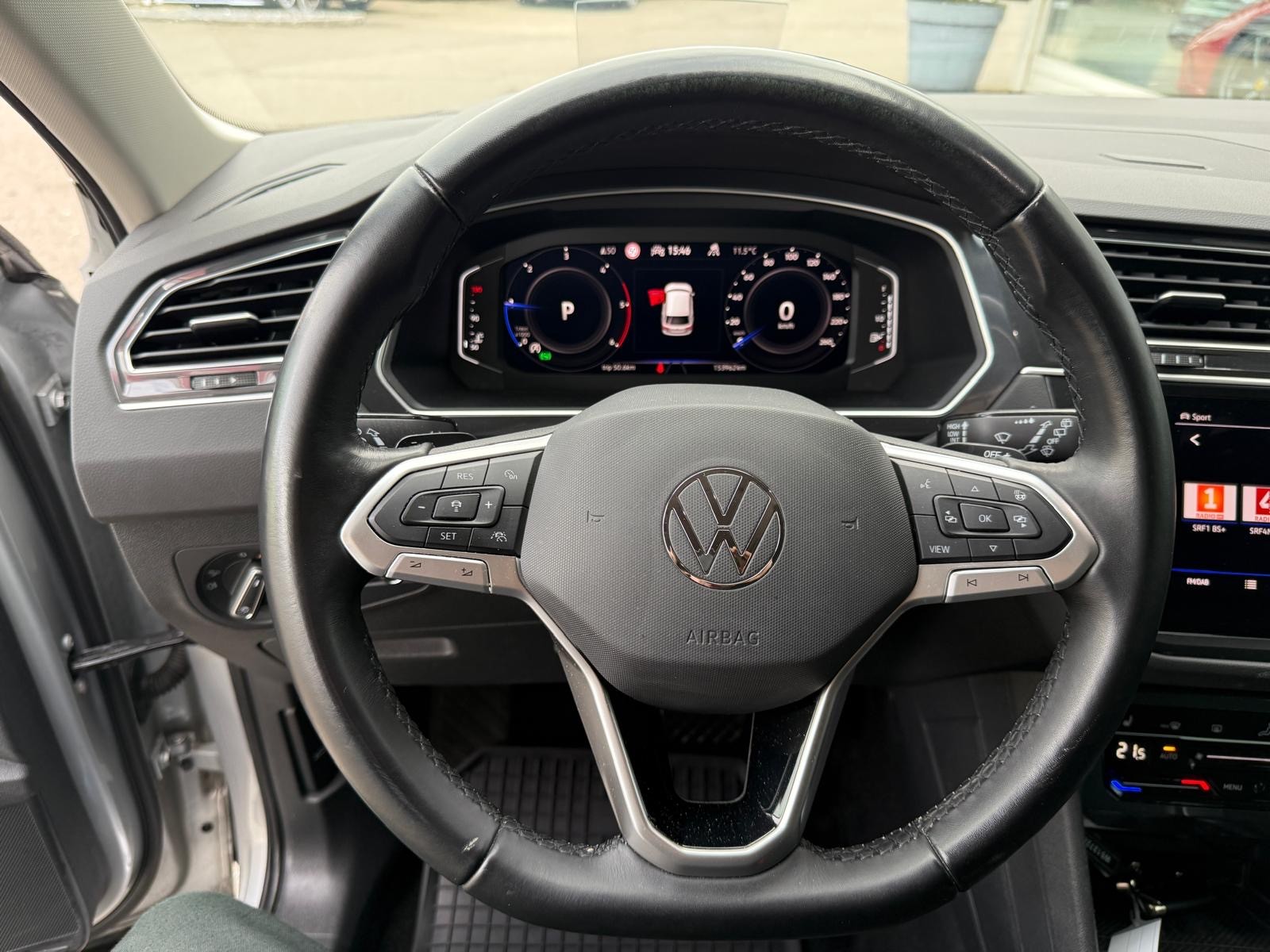 VW Tiguan 2.0 TDI SCR Elegance 4Motion DSG-image-24