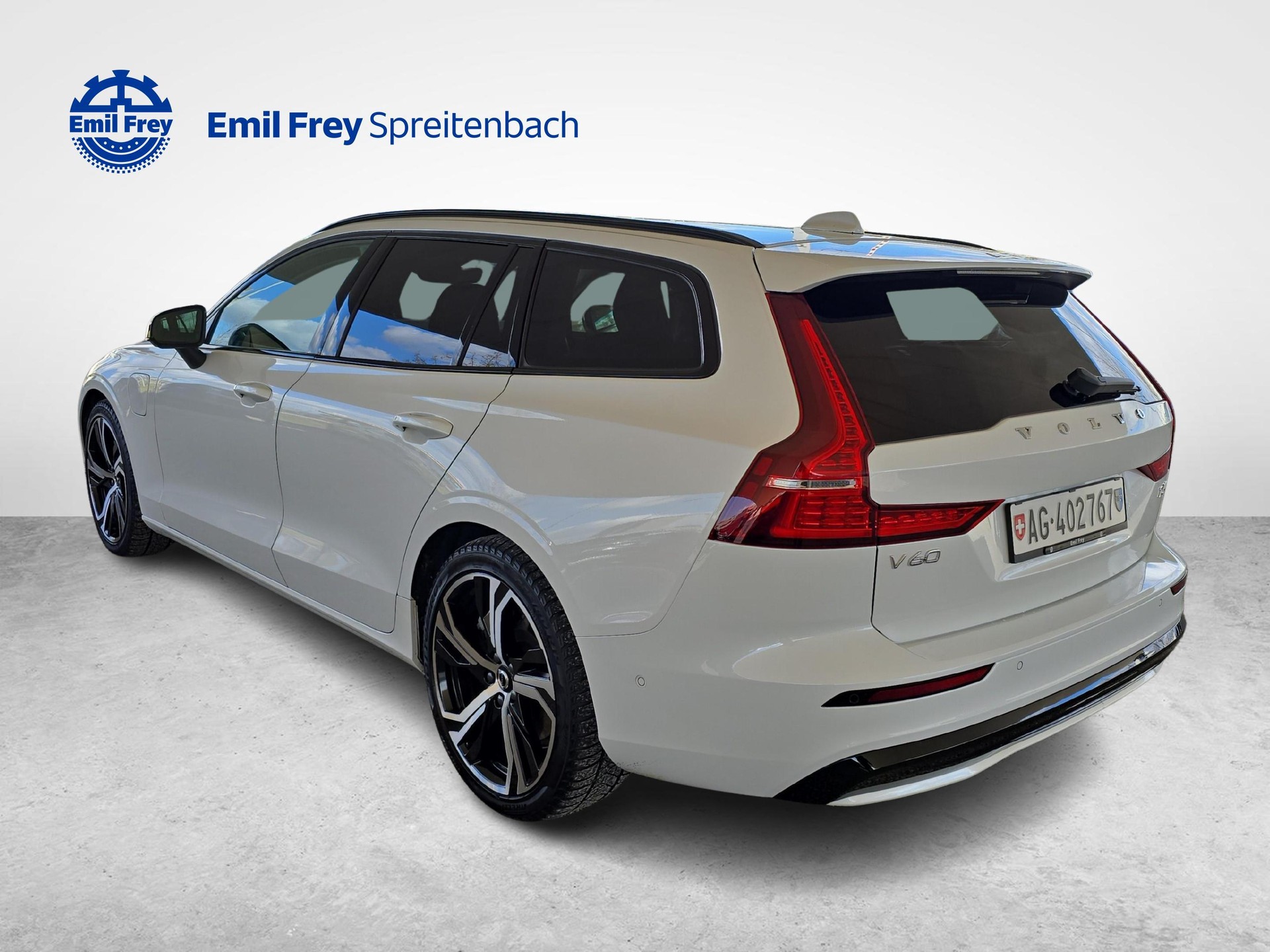 VOLVO V60 2.0 T6 TE Plus Dark eAWD / Jetzt mit attraktivem 1.9% Leasing!-showroom-element-2