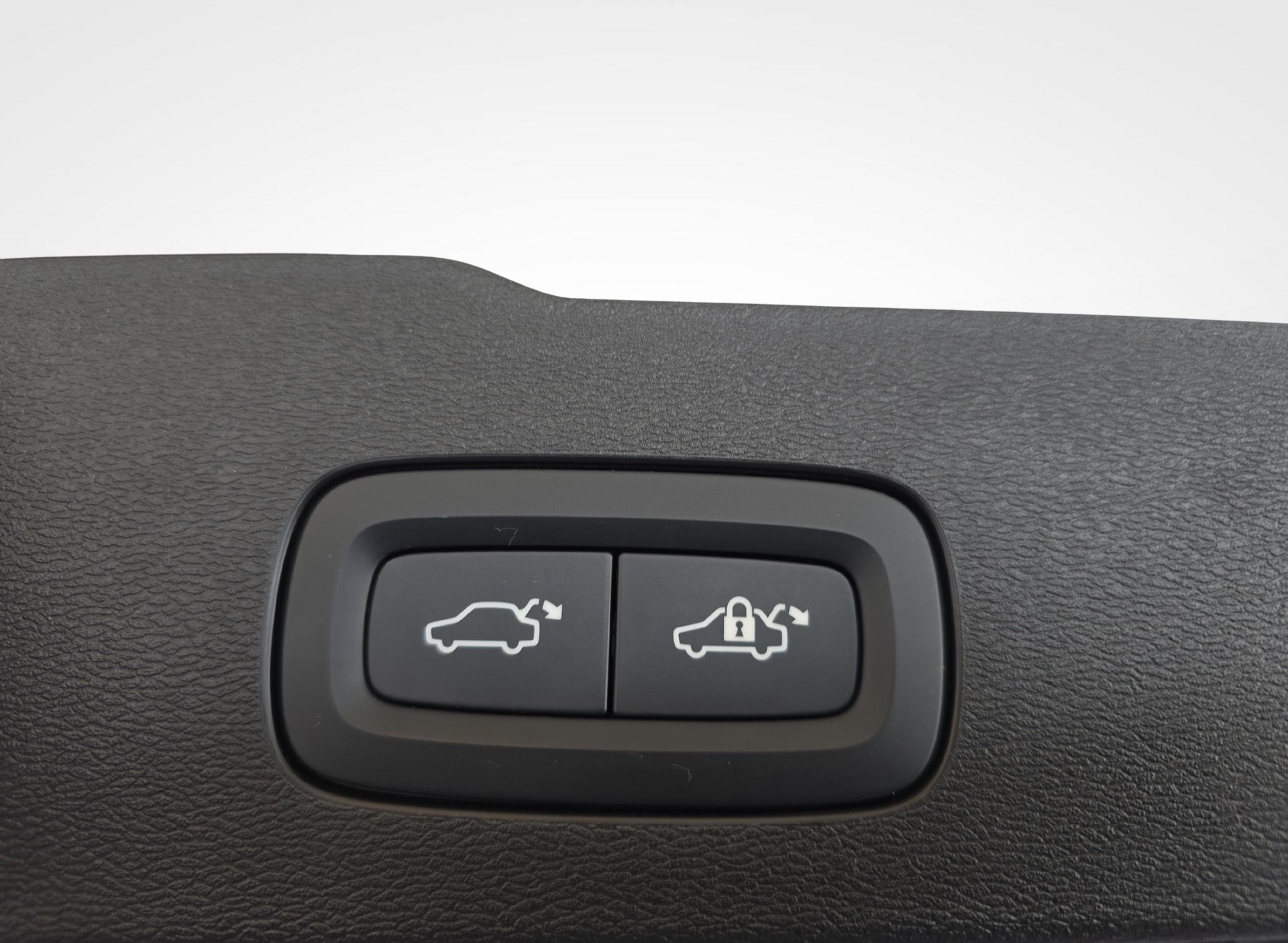 VOLVO V60 2.0 T6 TE Plus Dark eAWD / Jetzt mit attraktivem 1.9% Leasing!-image-17