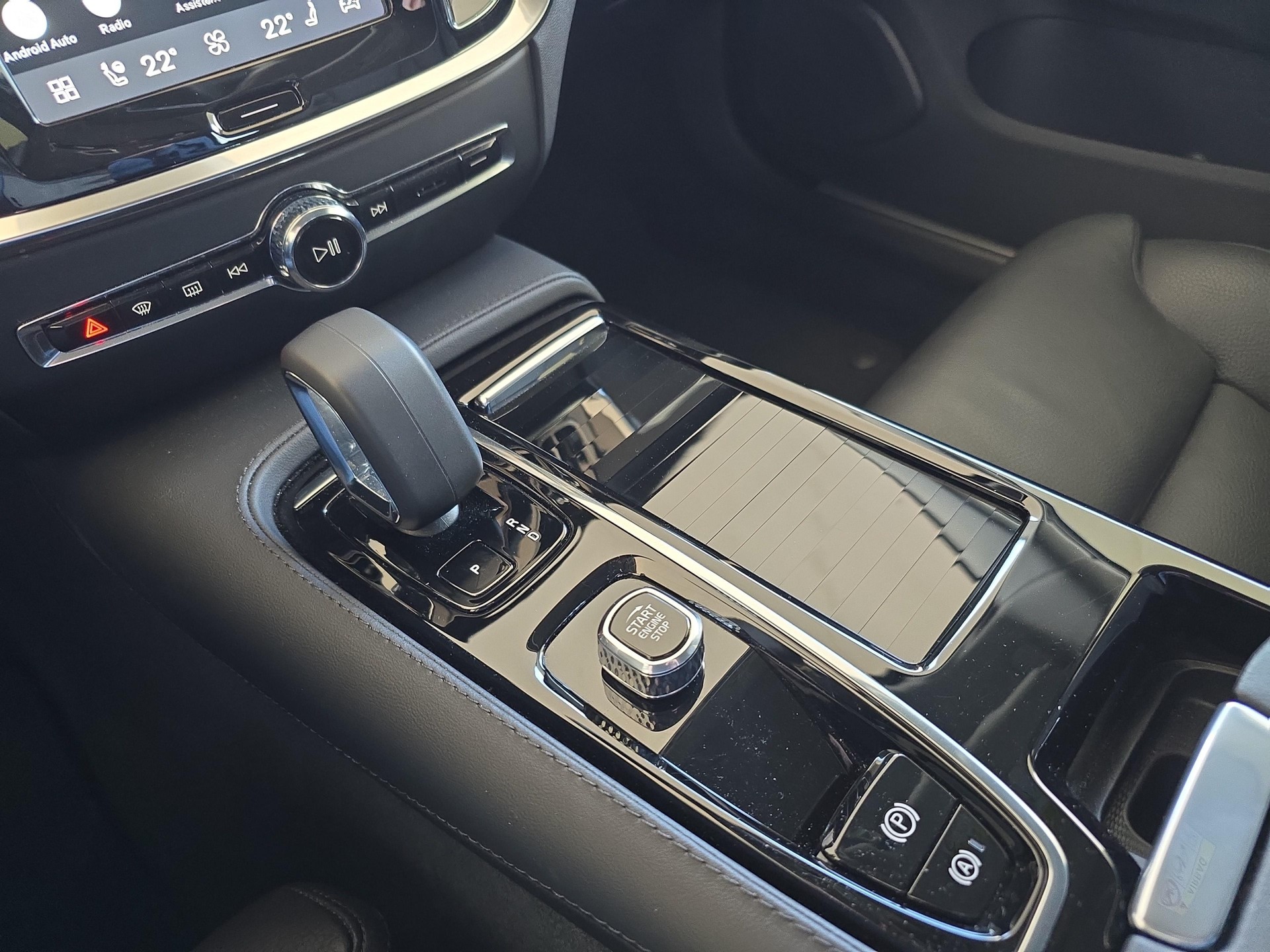 VOLVO V60 2.0 T6 TE Plus Dark eAWD / Jetzt mit attraktivem 1.9% Leasing!-image-14