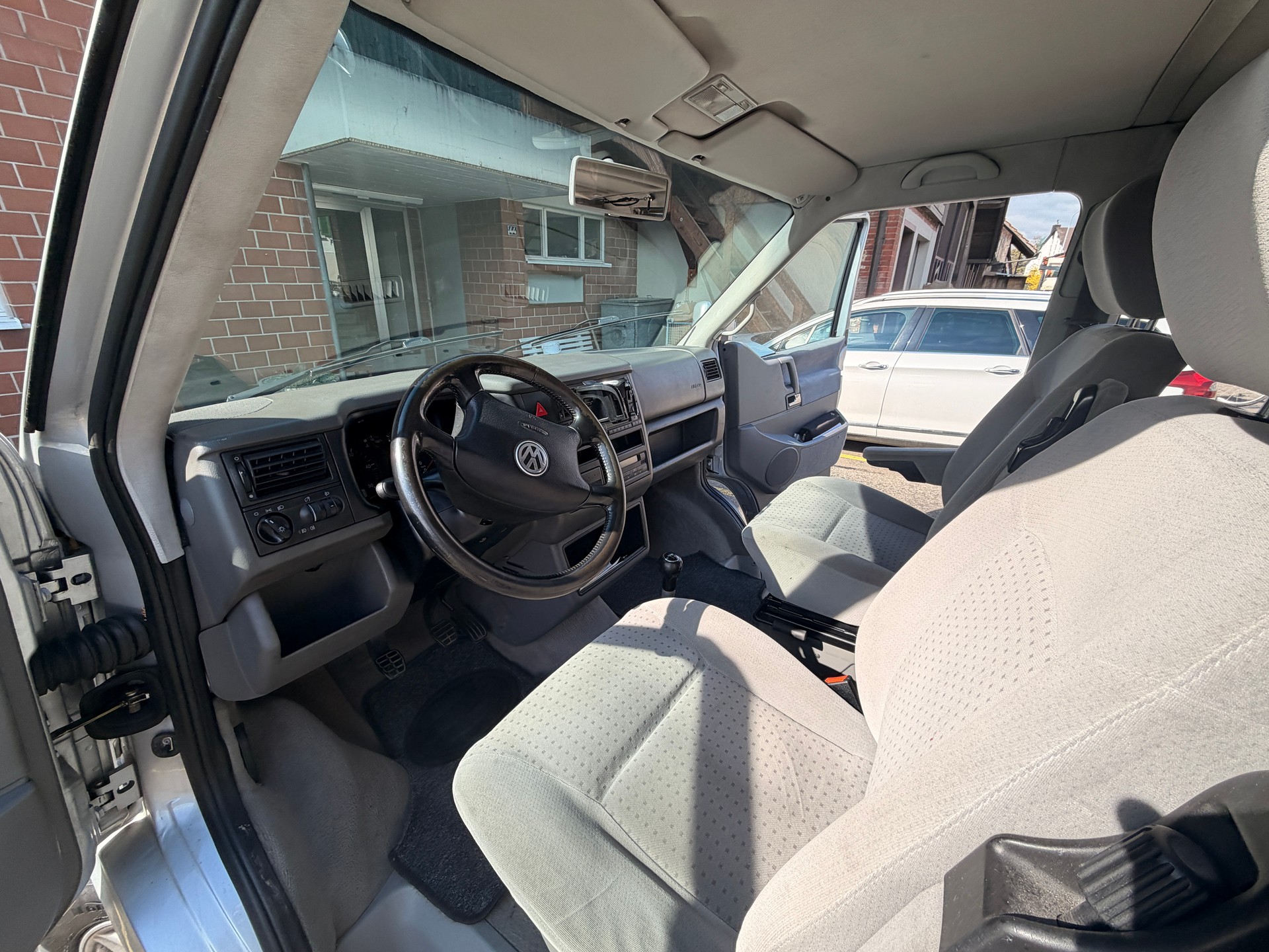 VW T4 Caravelle 2.5TDI ABS-image-6