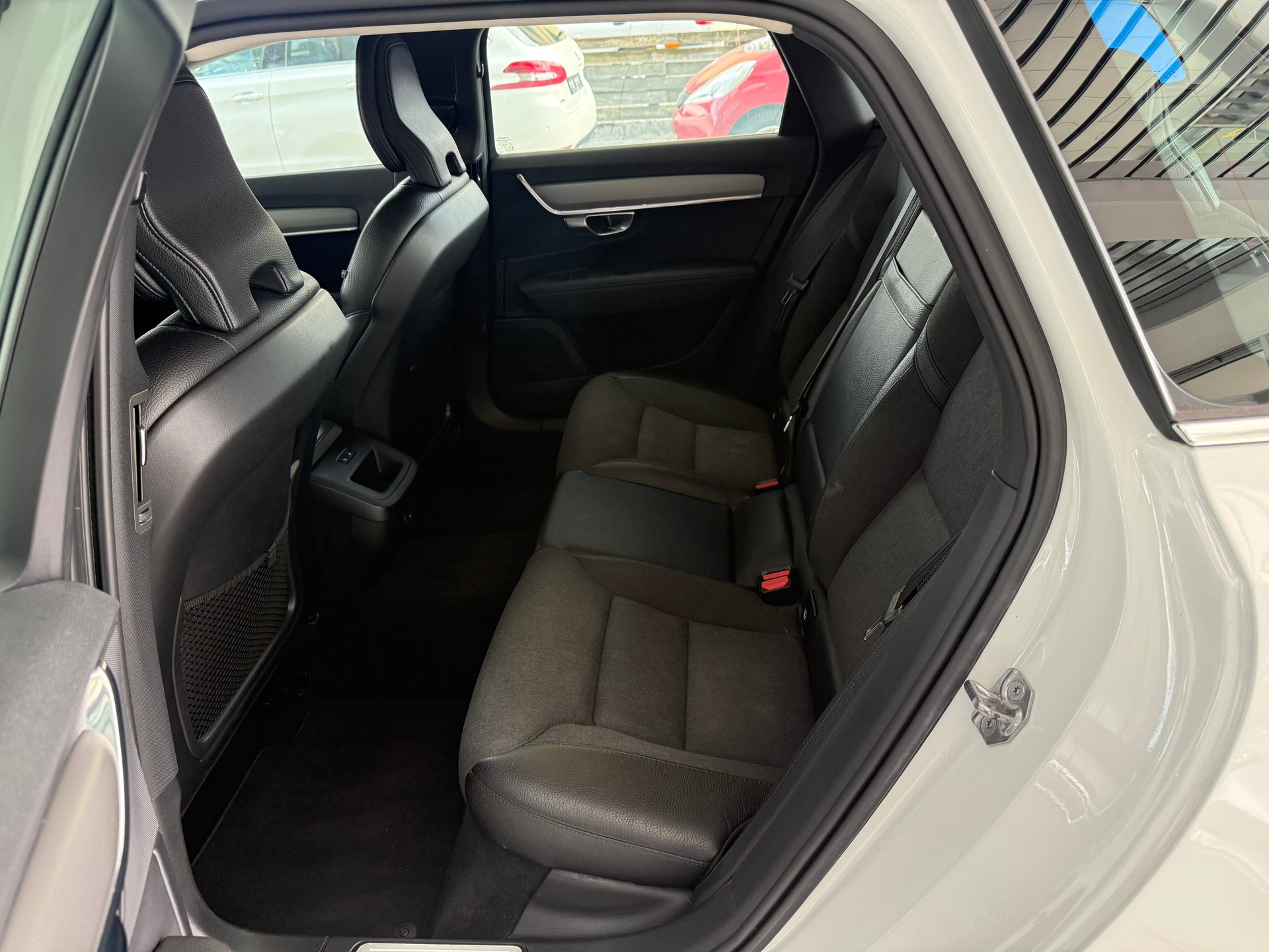 VOLVO V90 B4 Benzin Mild Hybrid Momentum Geartronic-image-18