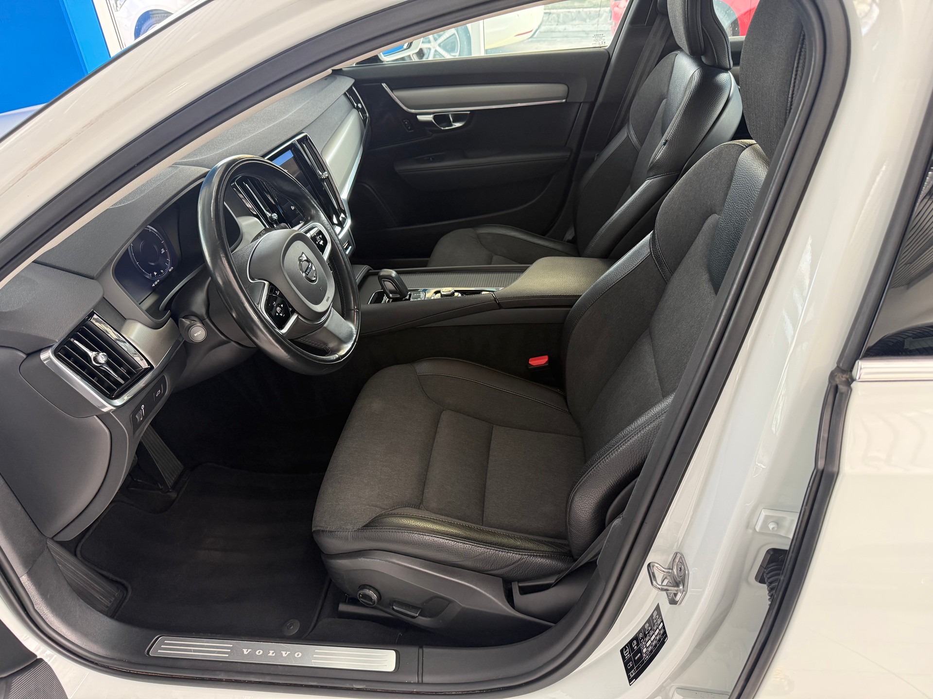 VOLVO V90 B4 Benzin Mild Hybrid Momentum Geartronic-image-14