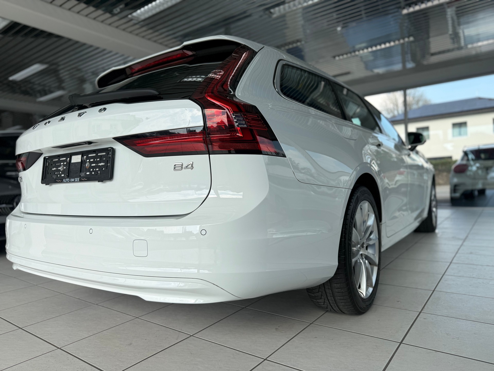 VOLVO V90 B4 Benzin Mild Hybrid Momentum Geartronic-image-5