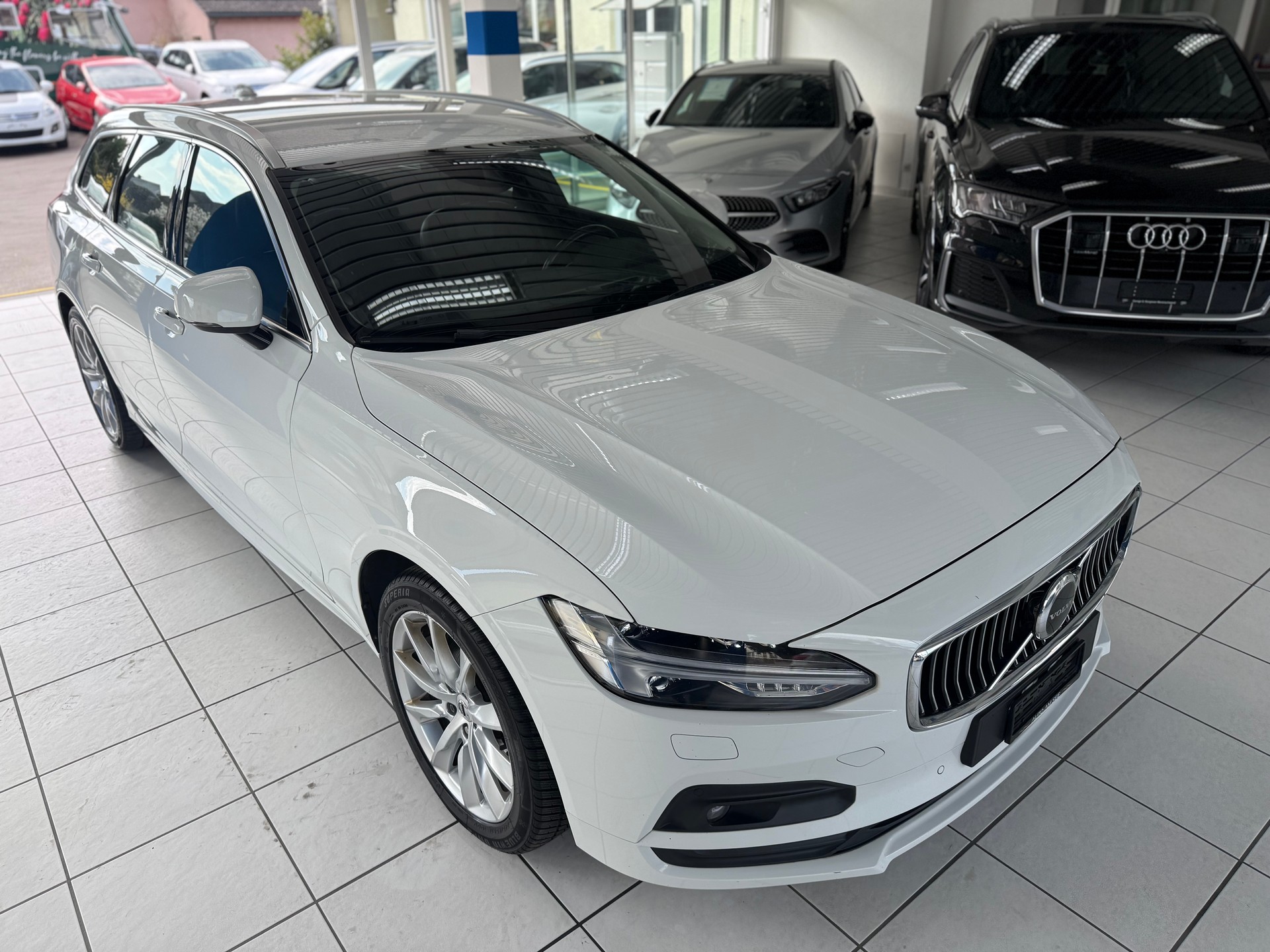 VOLVO V90 B4 Benzin Mild Hybrid Momentum Geartronic-showroom-element-2