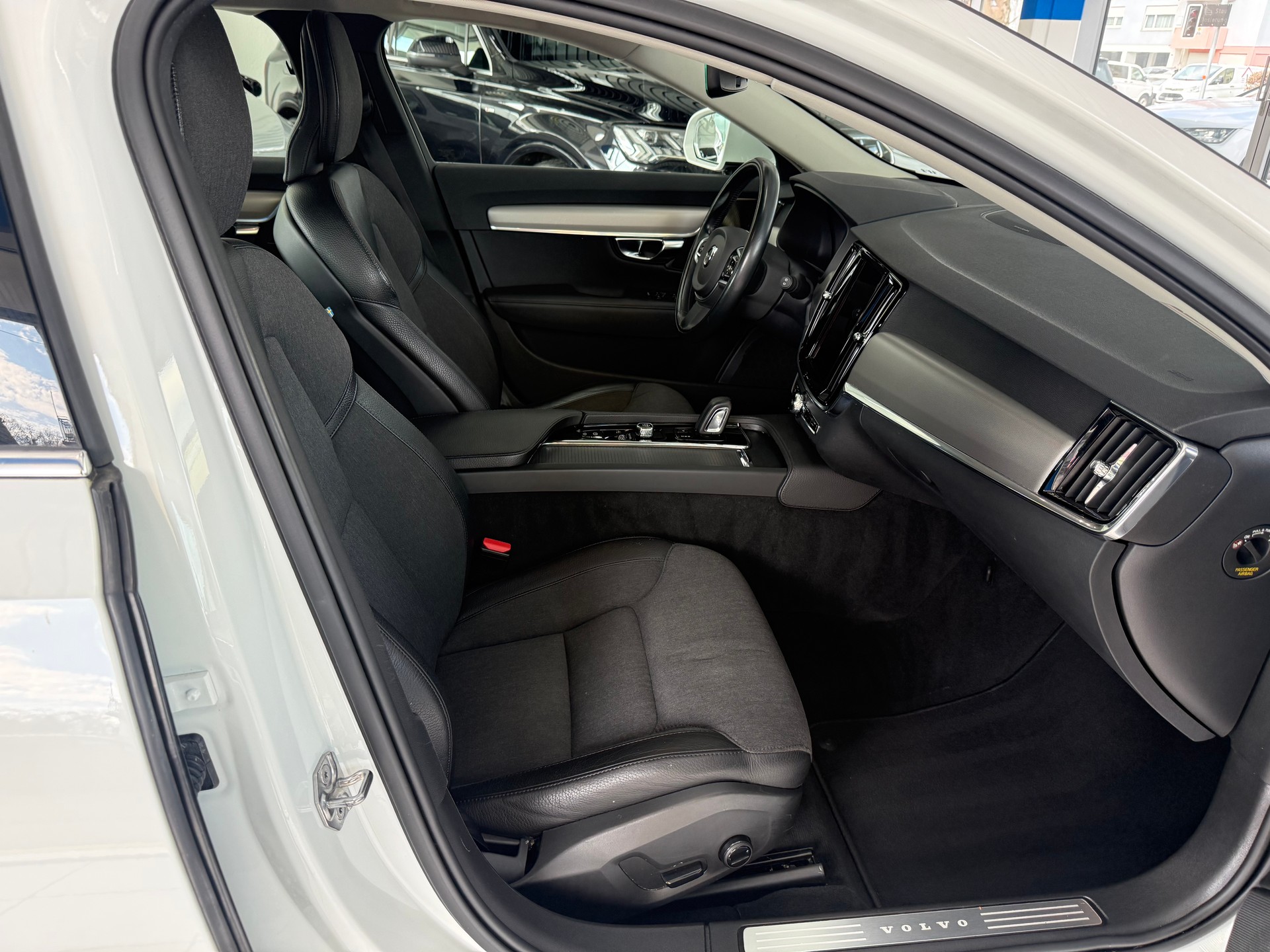 VOLVO V90 B4 Benzin Mild Hybrid Momentum Geartronic-image-15
