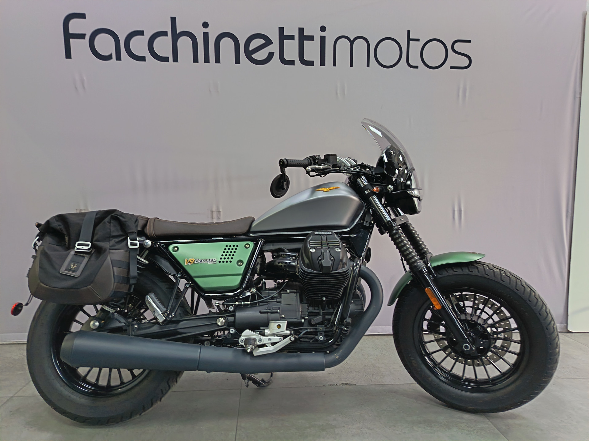 MOTO GUZZI V9 Bobber Centenario-image-0