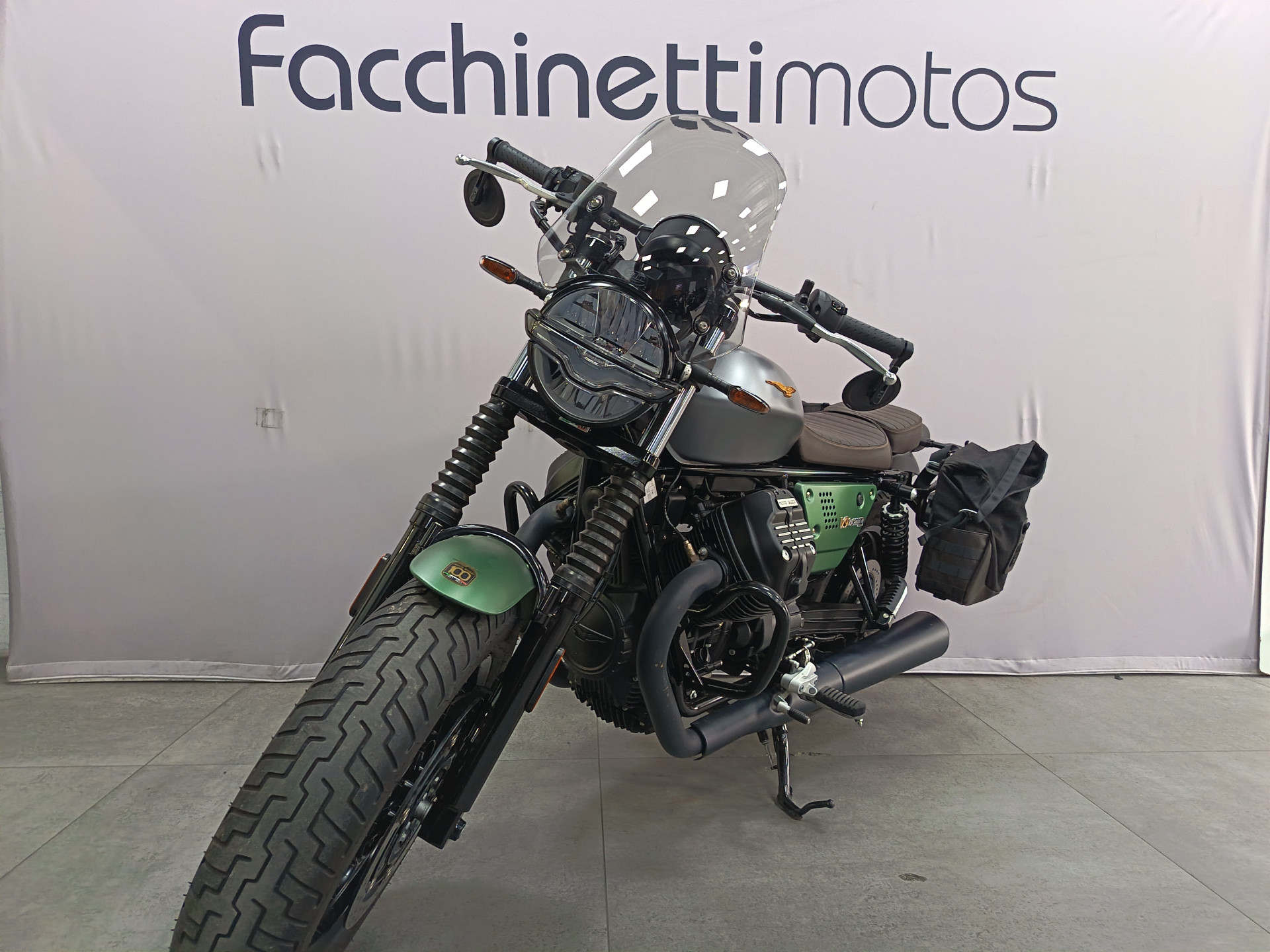 MOTO GUZZI V9 Bobber Centenario-image-2