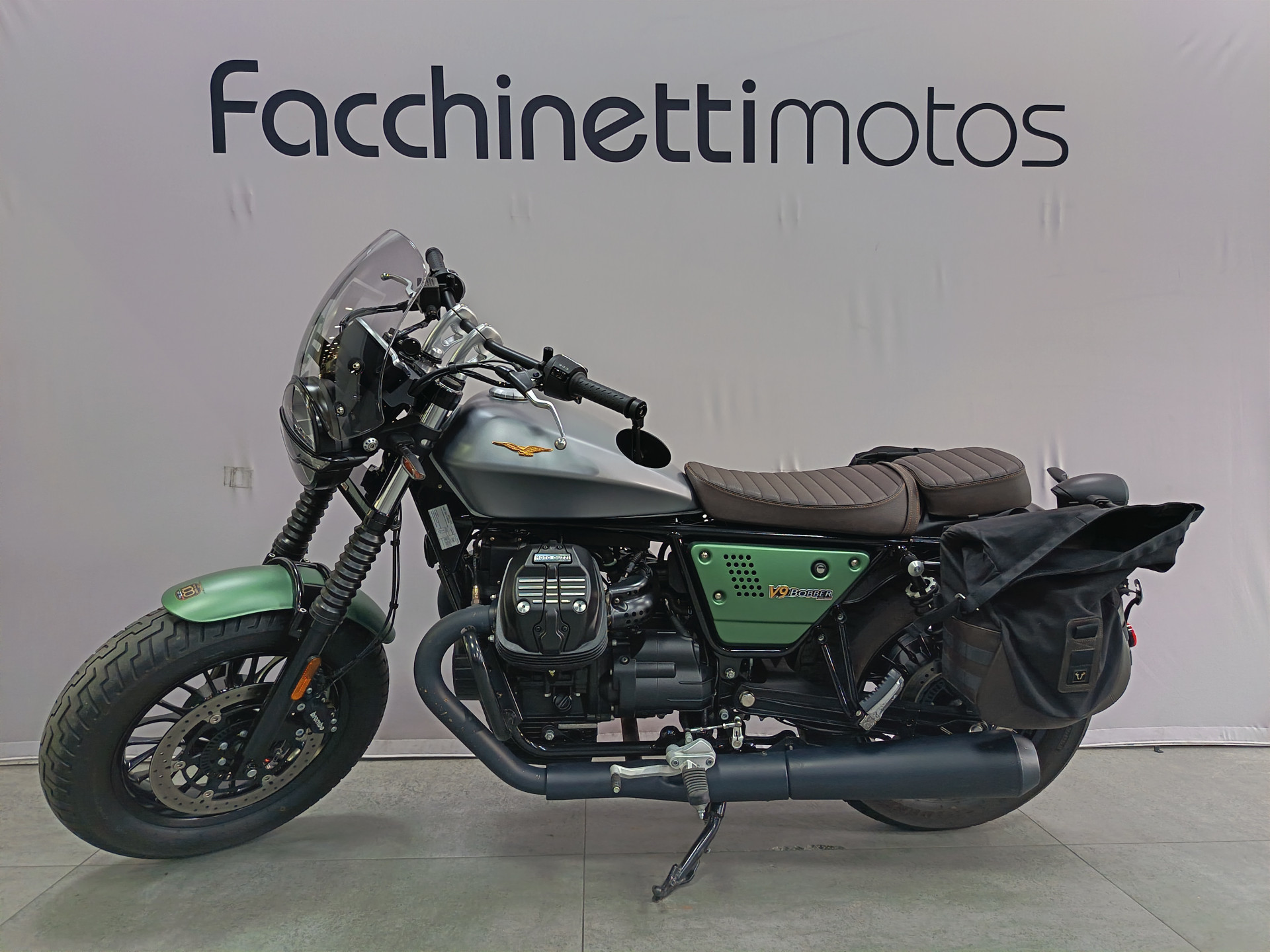 MOTO GUZZI V9 Bobber Centenario-image-3