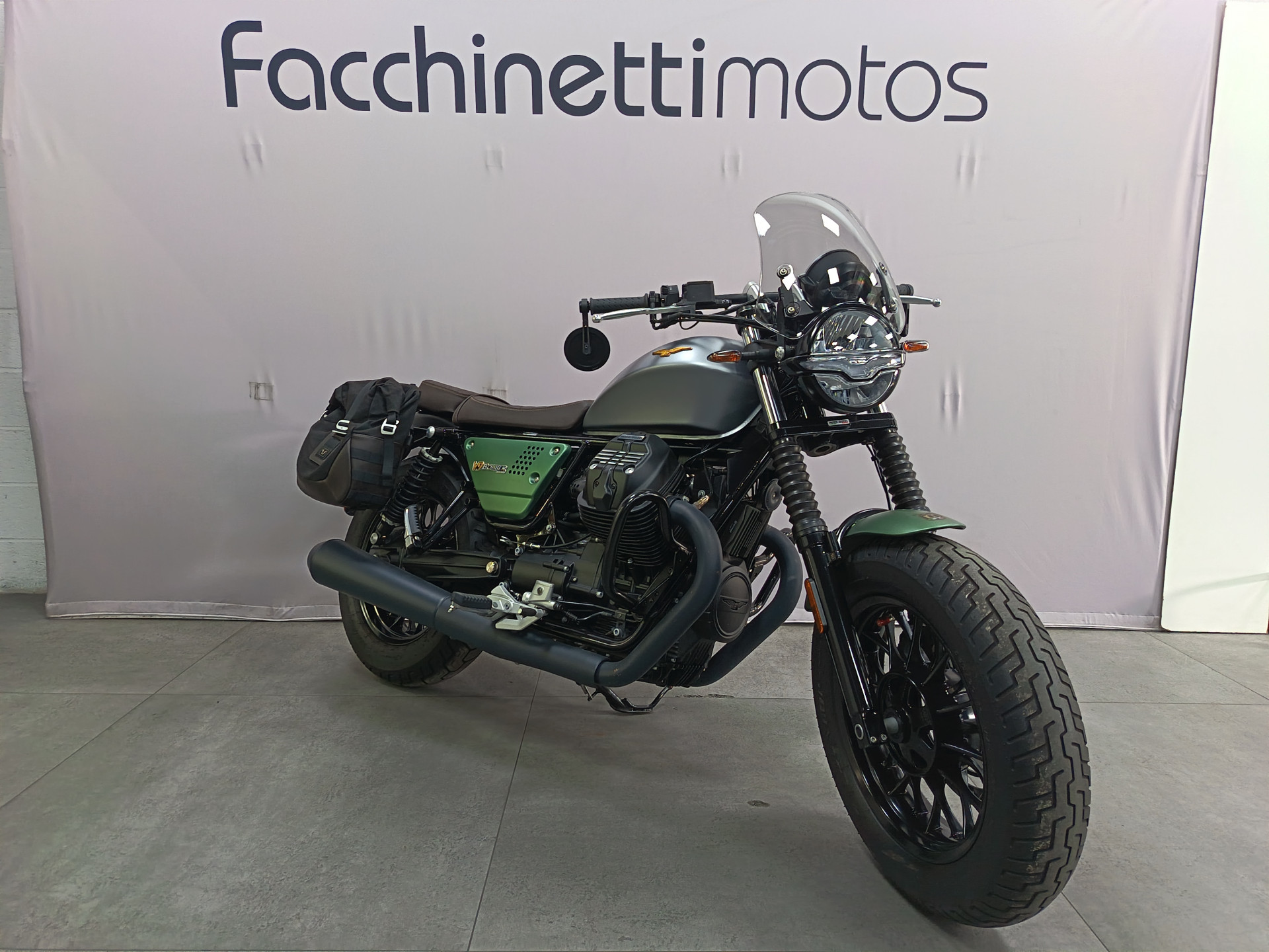 MOTO GUZZI V9 Bobber Centenario-image-1