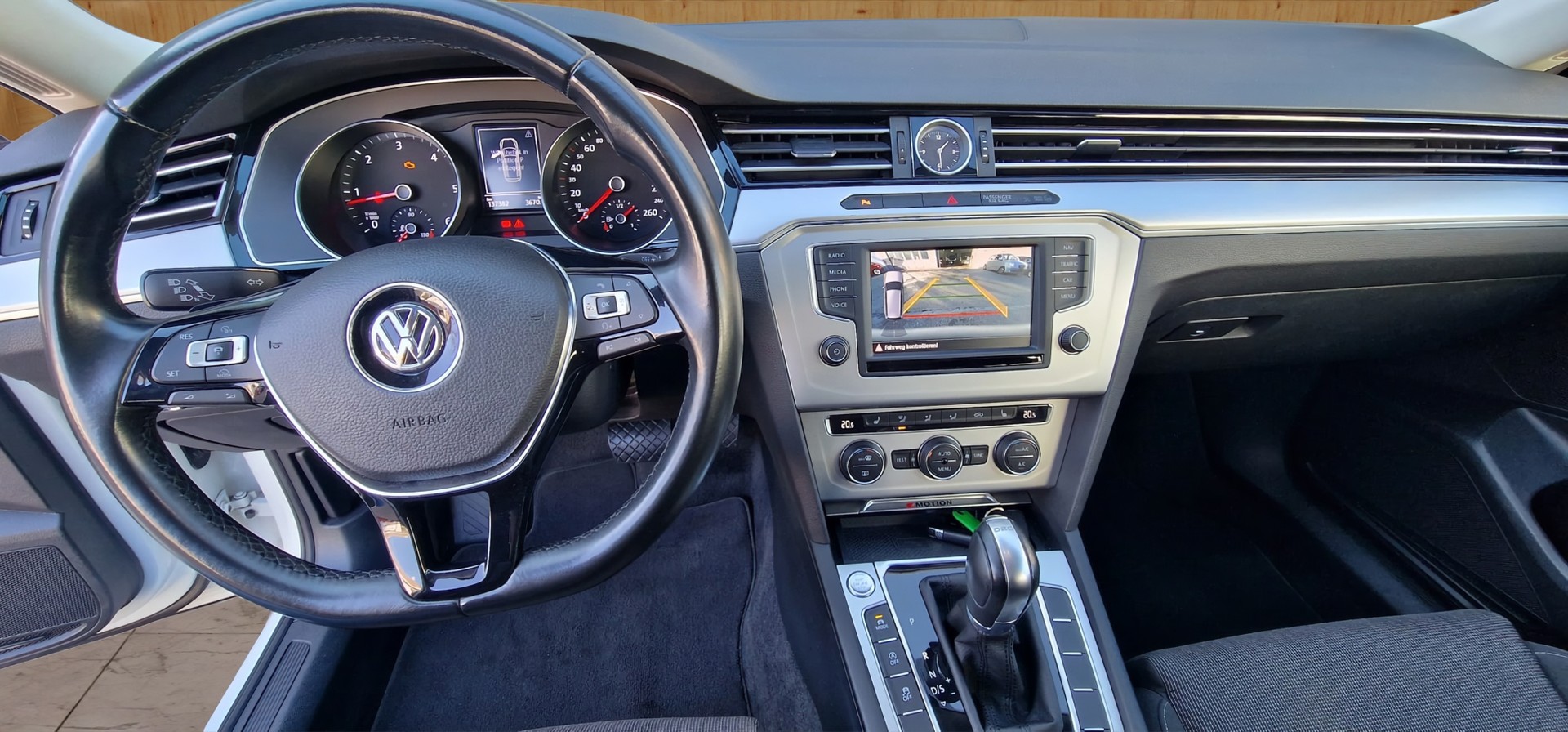 VW Passat Variant 2.0 TDI BMT Family DSG 4Motion-image-12
