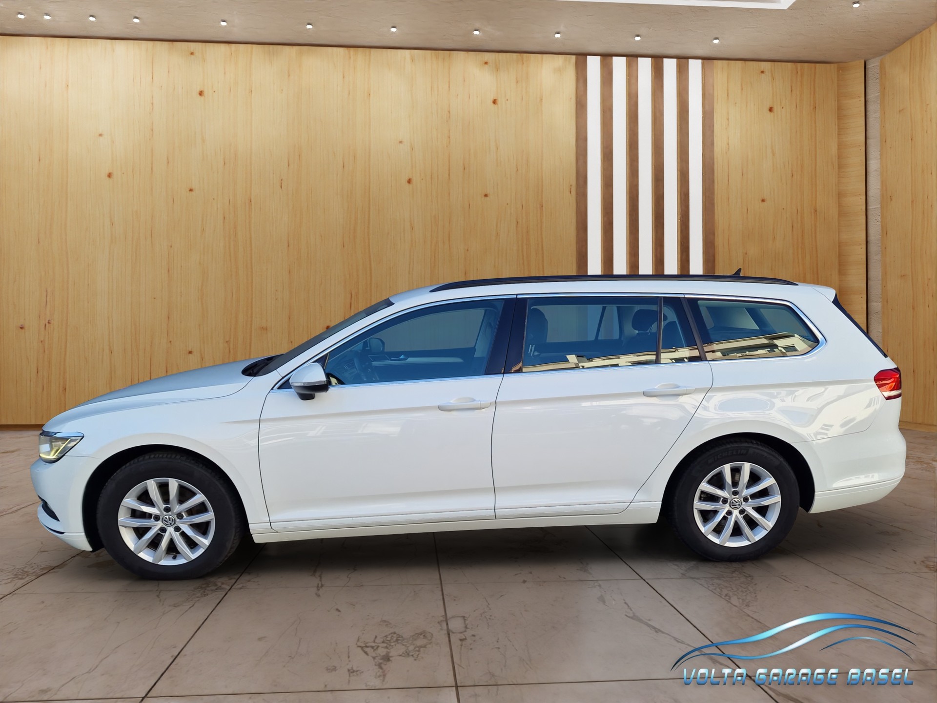 VW Passat Variant 2.0 TDI BMT Family DSG 4Motion-image-5