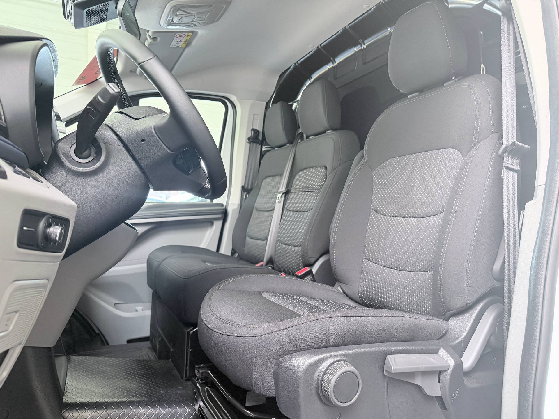 MAXUS eDeliver 7 Kaw. L1 E-Motor 88kWh AWD-image-6
