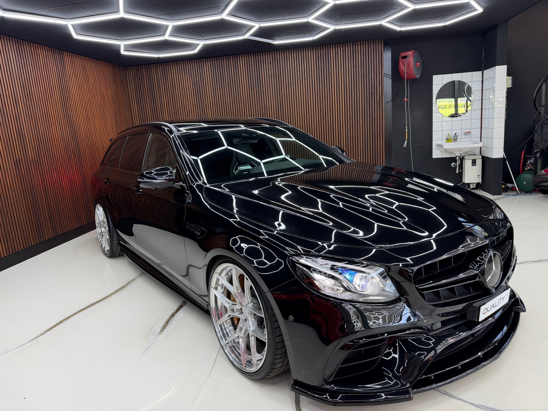 MERCEDES-BENZ E 63 AMG S 4 Matic 9G-Tronic-image-2