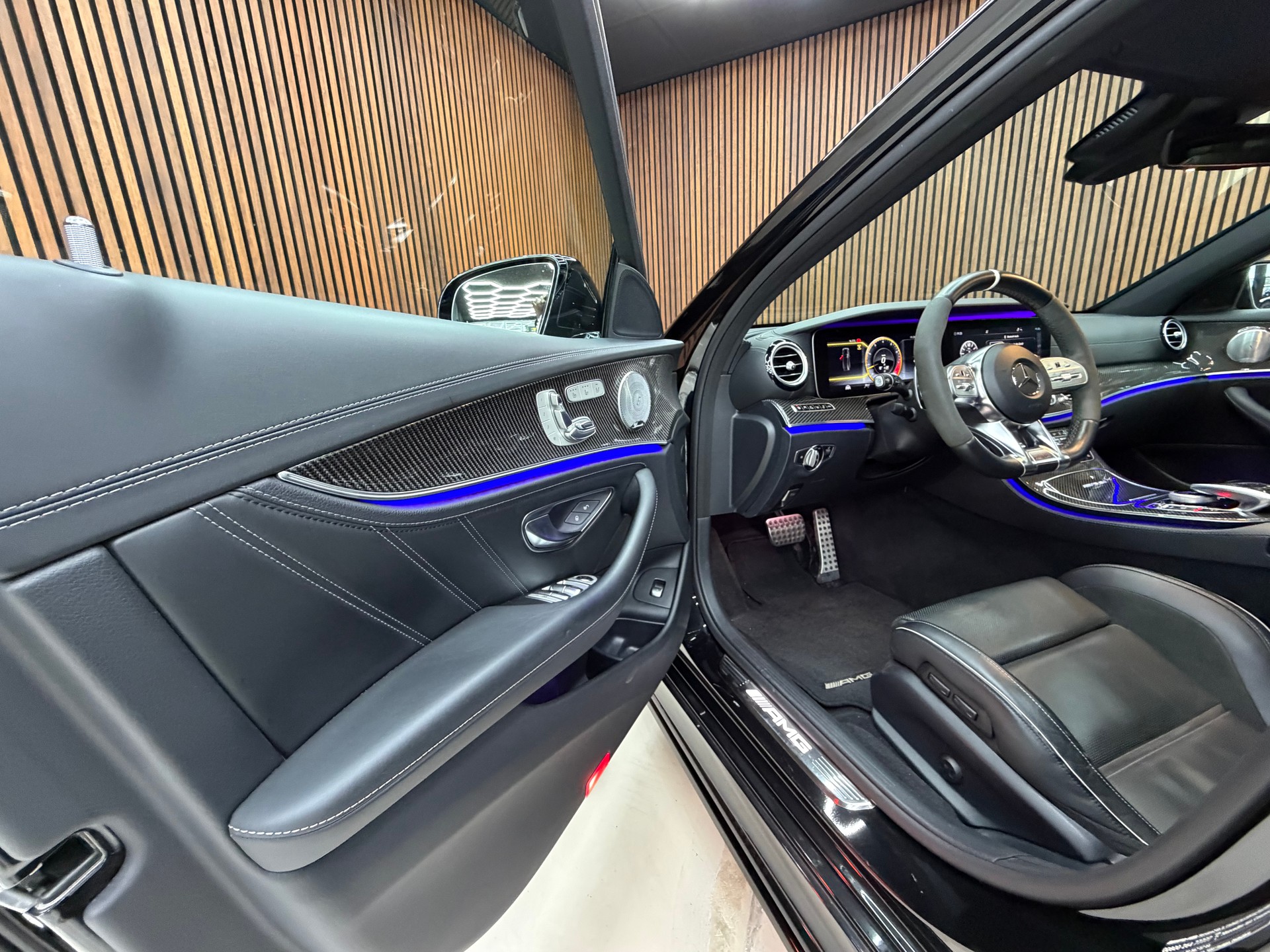MERCEDES-BENZ E 63 AMG S 4 Matic 9G-Tronic-image-11