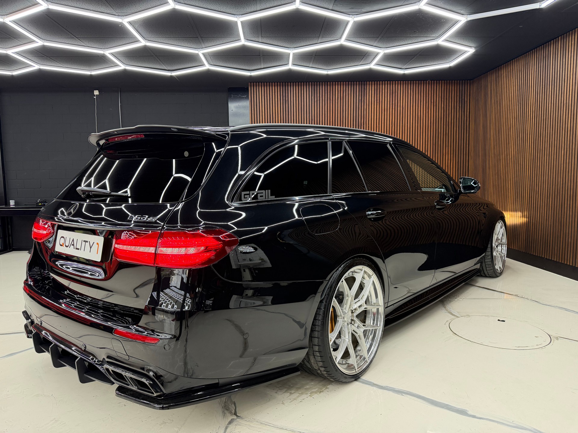 MERCEDES-BENZ E 63 AMG S 4 Matic 9G-Tronic-image-5