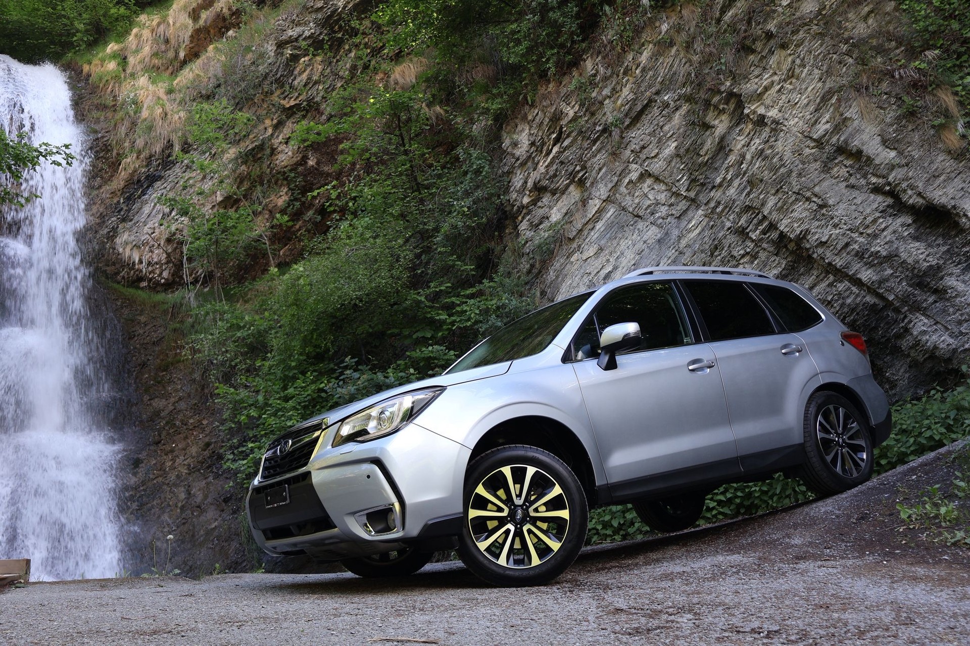 SUBARU Forester 2.0XT Sport Lineartronic