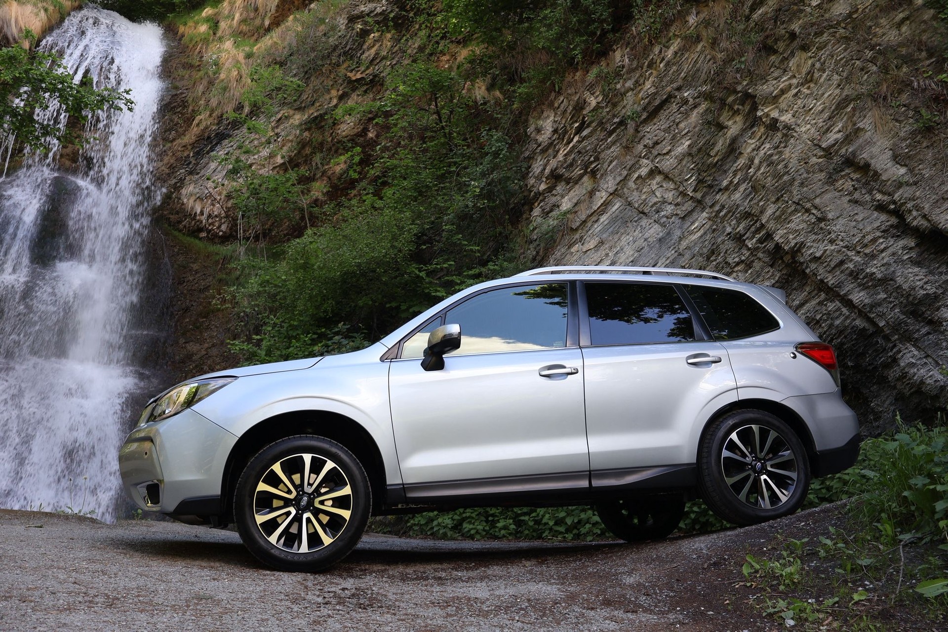 SUBARU Forester 2.0XT Sport Lineartronic-showroom-element-3