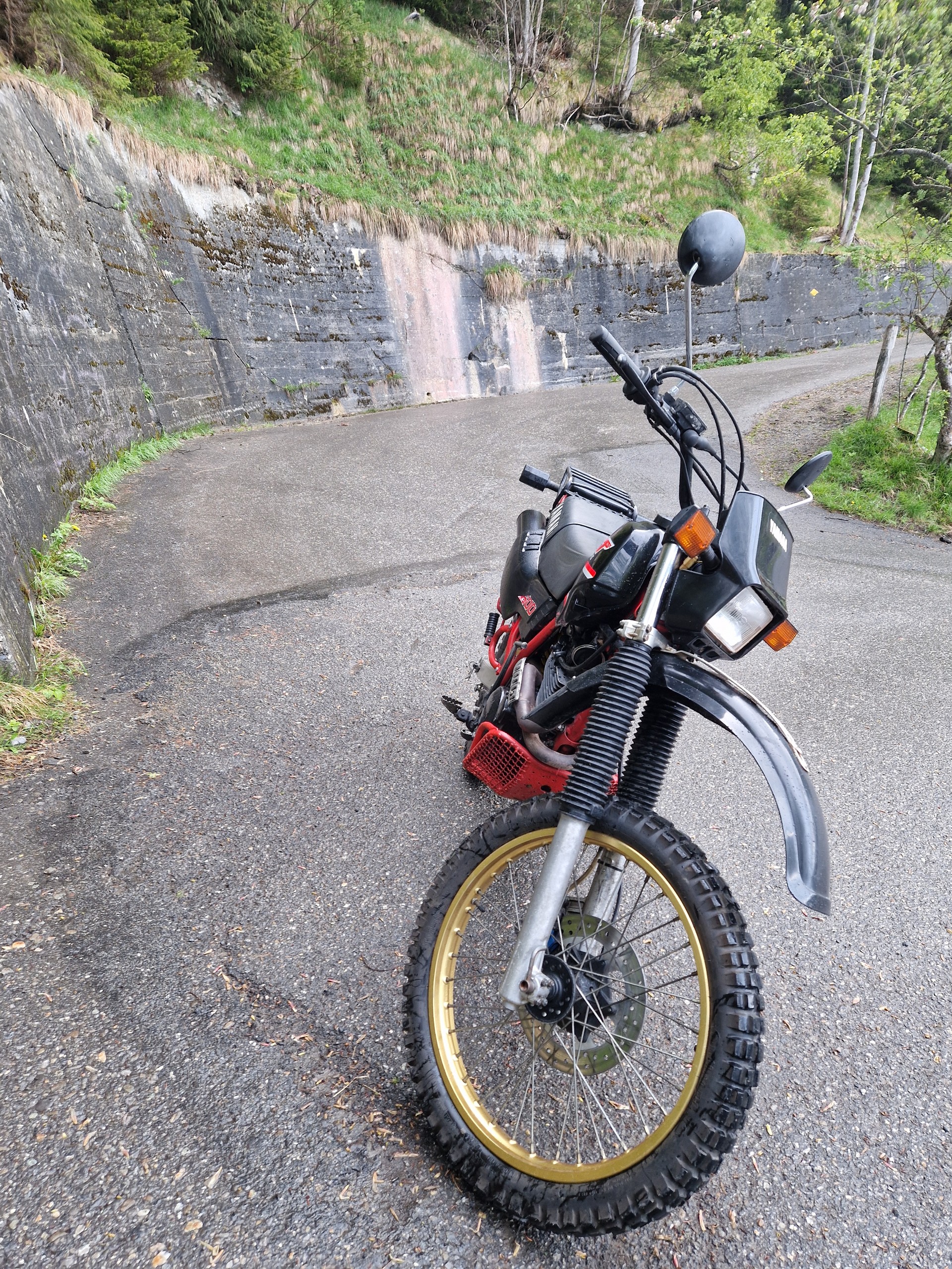 YAMAHA XT 600-image-2