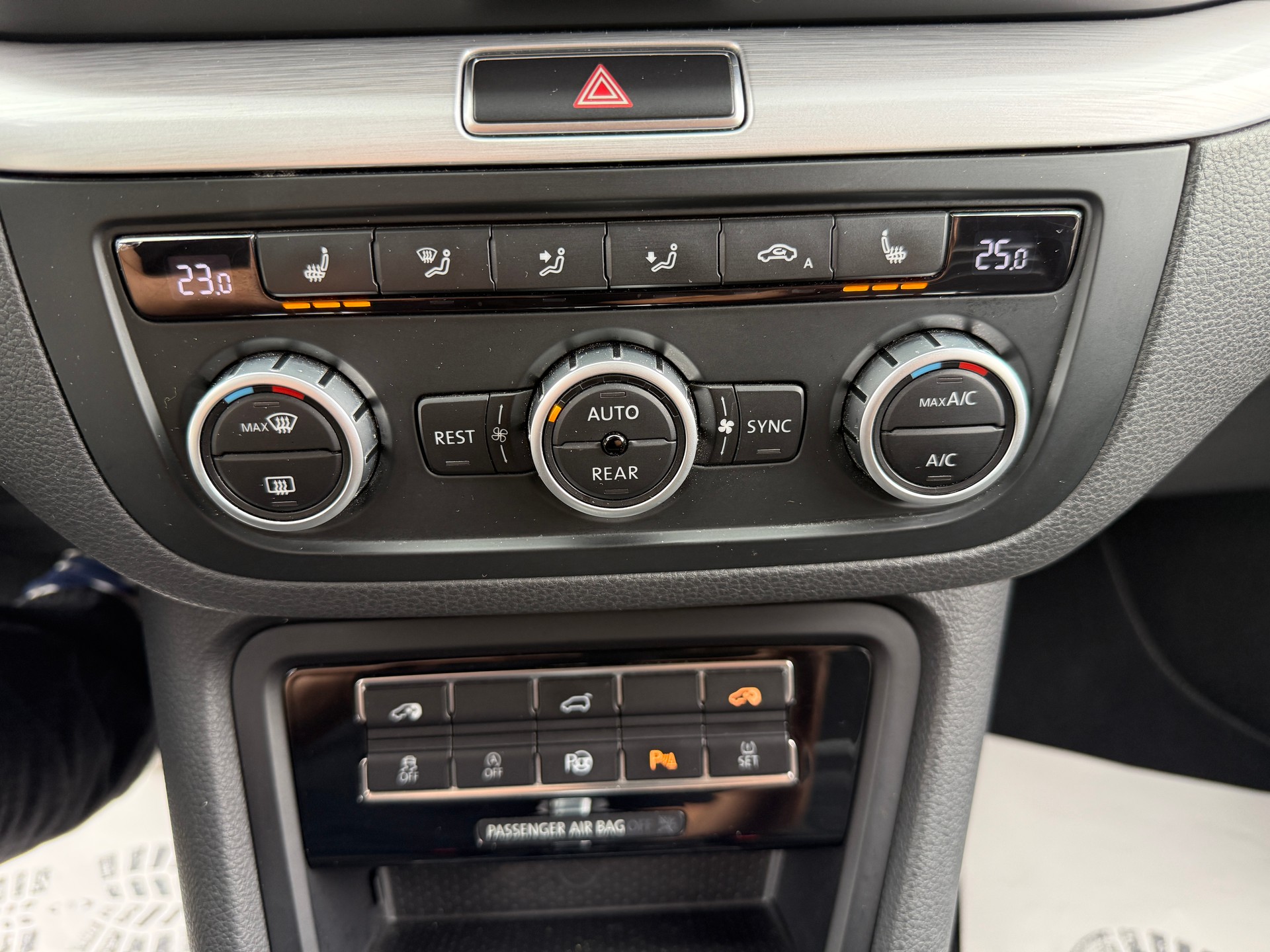 VW Sharan 2.0 TDI BlueMotion Technology Cup DSG-image-11