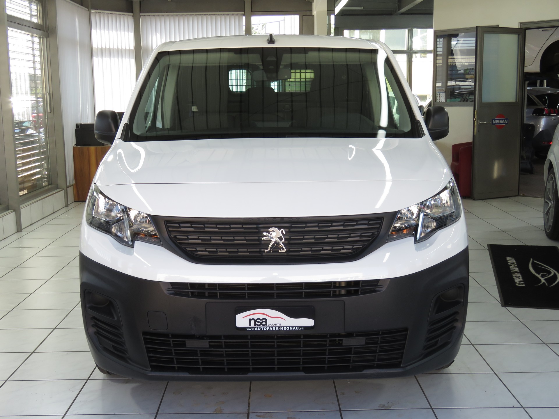 PEUGEOT Partner 1.5 Blue HDi s/s Premium 3-Plätzer (NL 800 Kg)-showroom-element-1