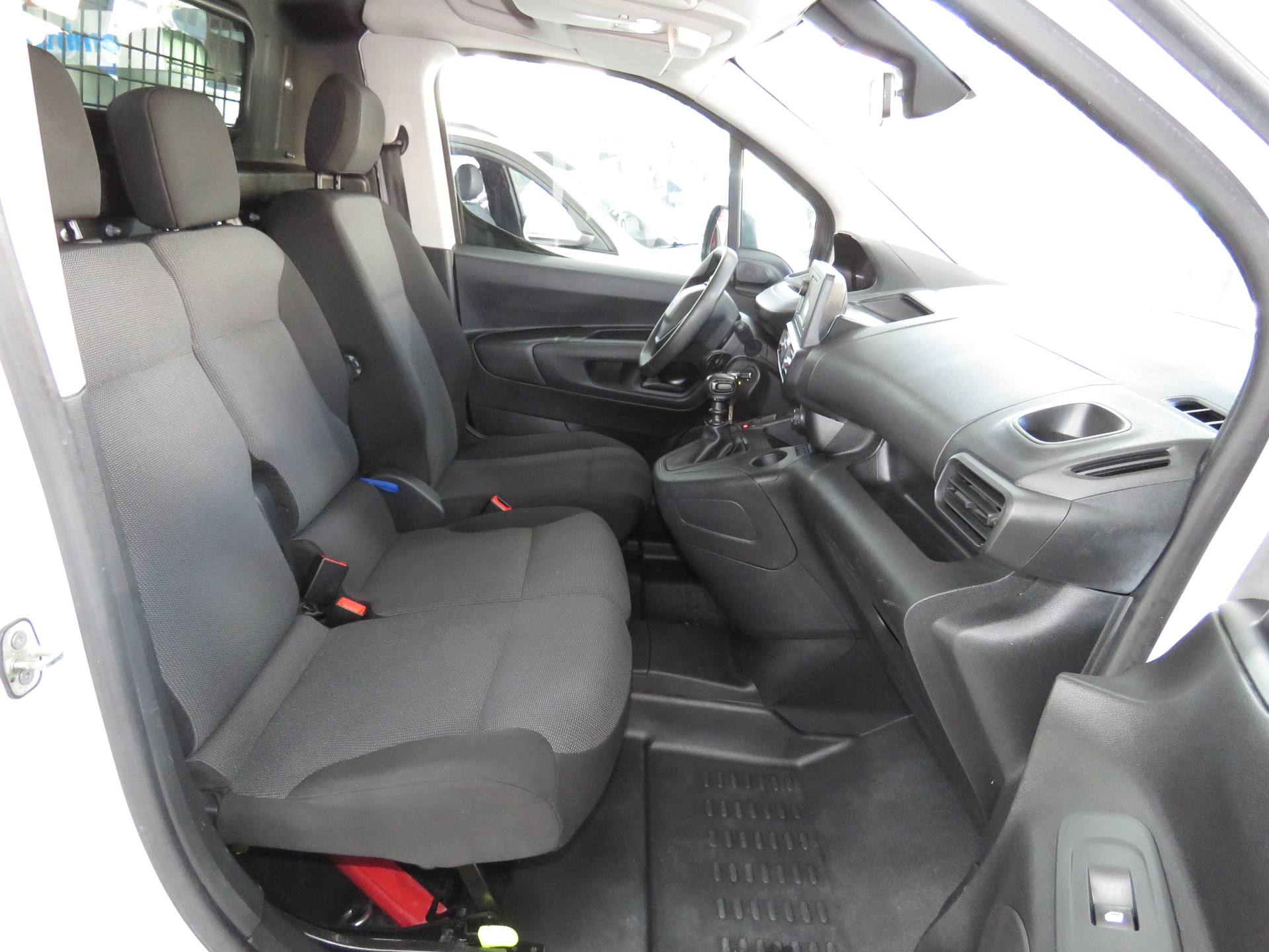 PEUGEOT Partner 1.5 Blue HDi s/s Premium 3-Plätzer (NL 800 Kg)-image-12