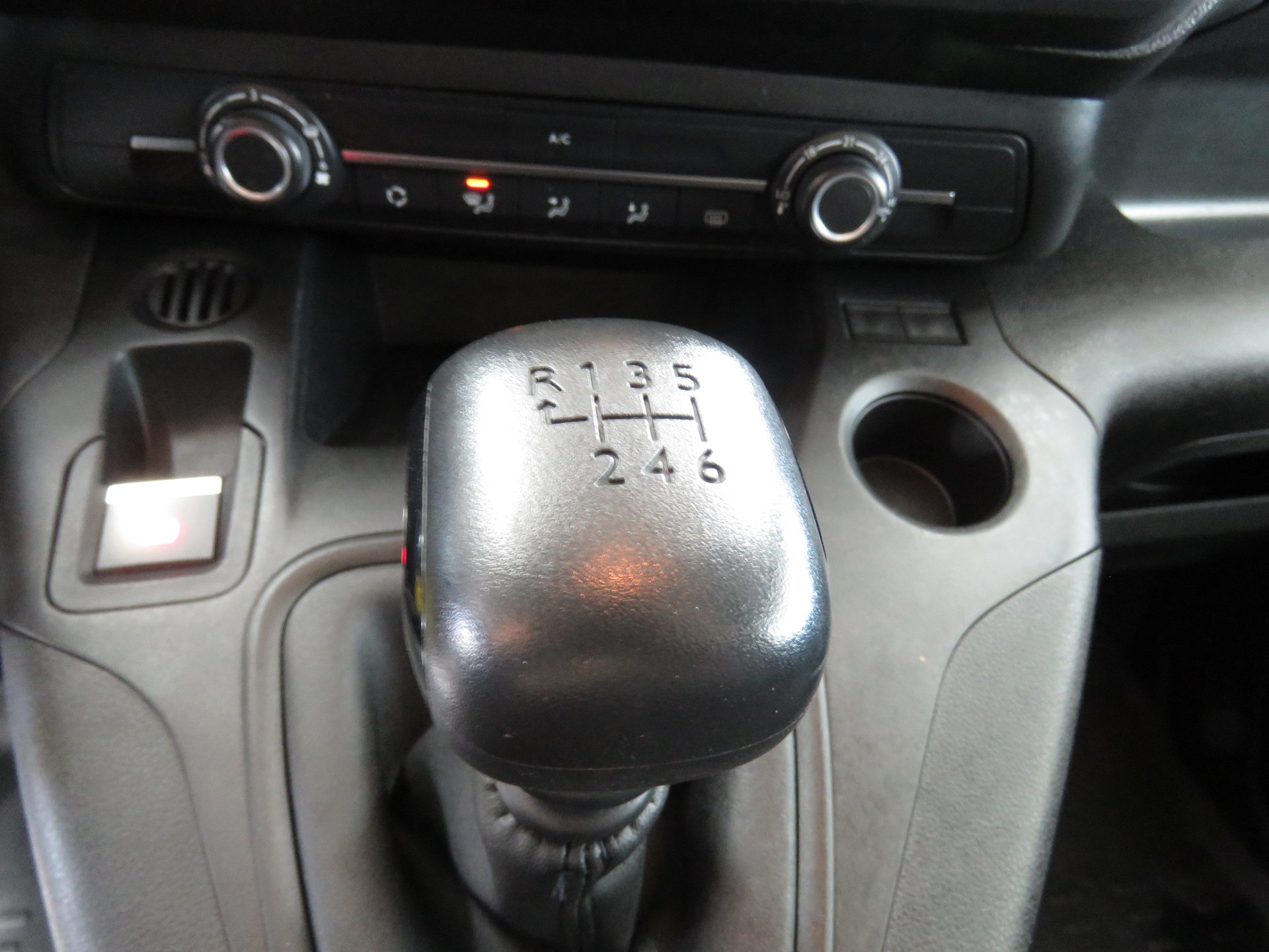 PEUGEOT Partner 1.5 Blue HDi s/s Premium 3-Plätzer (NL 800 Kg)-image-16