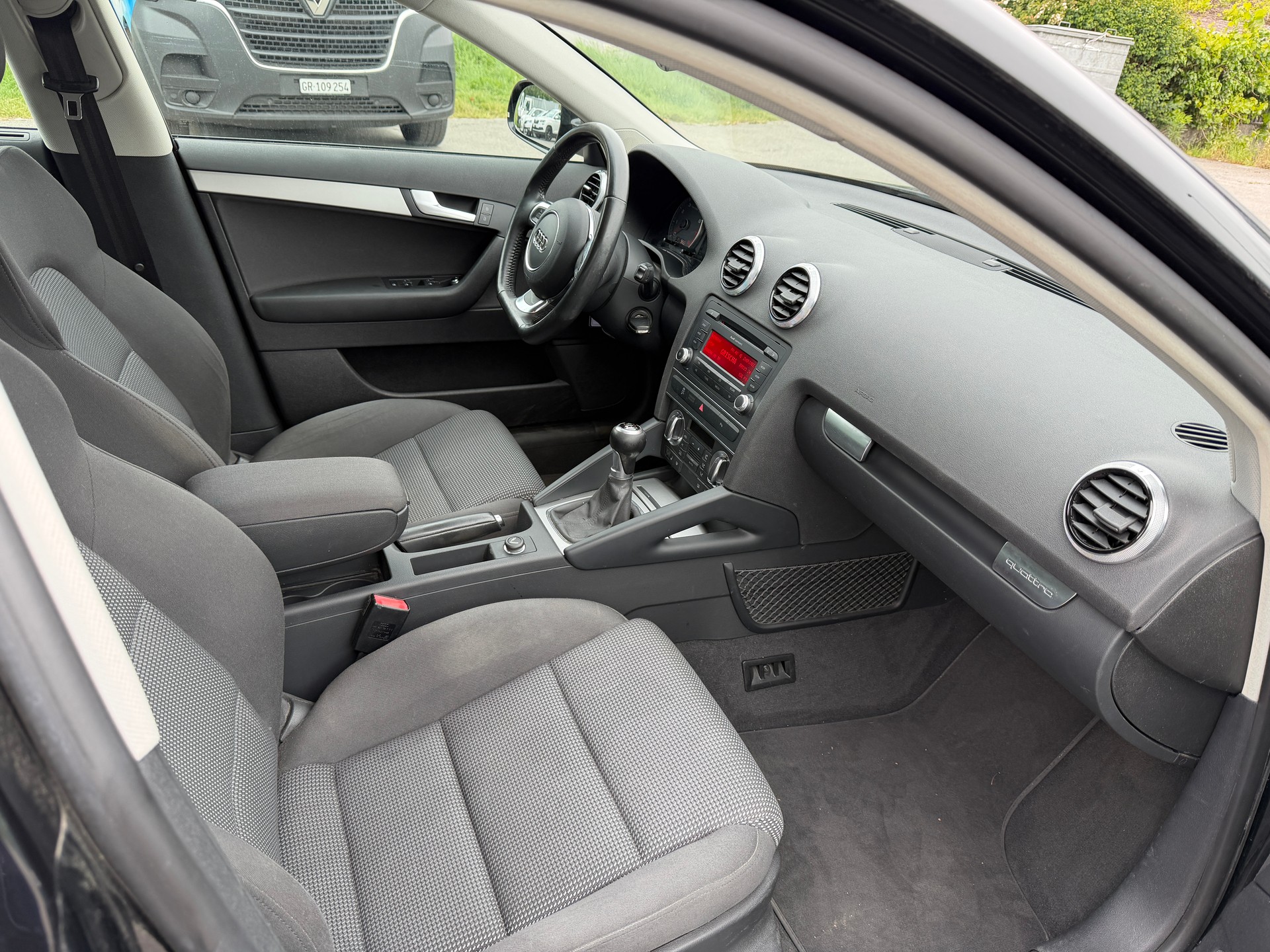 AUDI A3 Sportback 1.8 TFSI Ambiente quattro-image-10