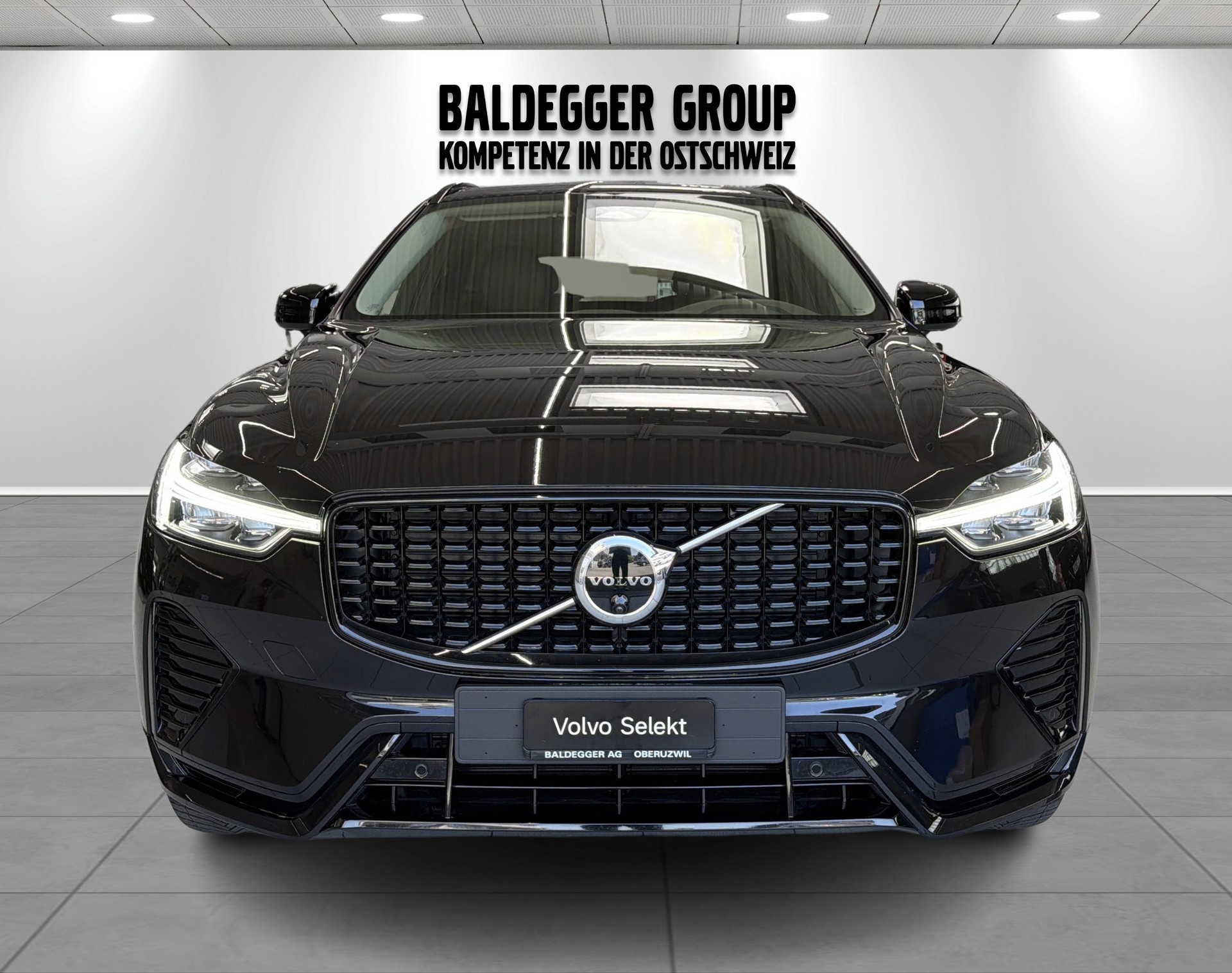 VOLVO XC60 2.0 B5 MH Plus Dark AWD-showroom-element-3