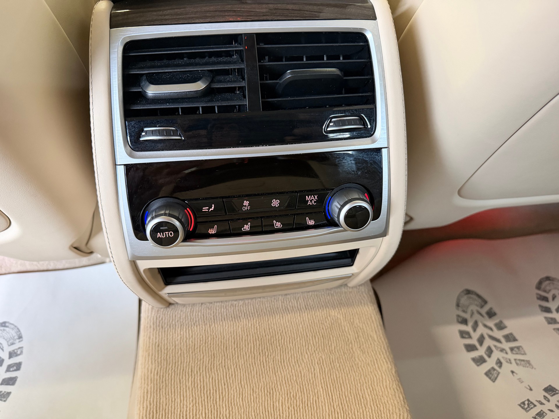 BMW 750i xDrive Steptronic-image-9