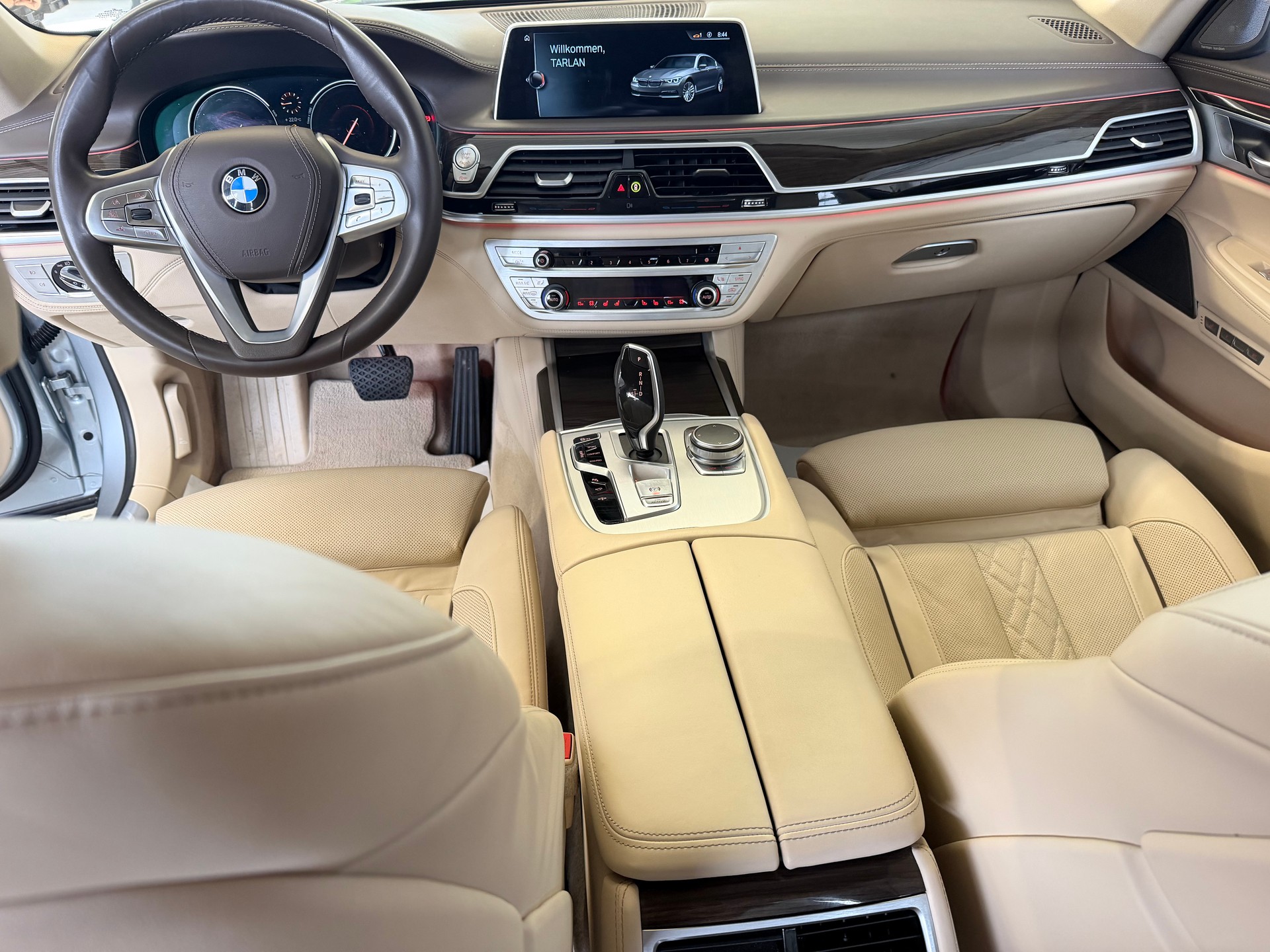 BMW 750i xDrive Steptronic-image-8