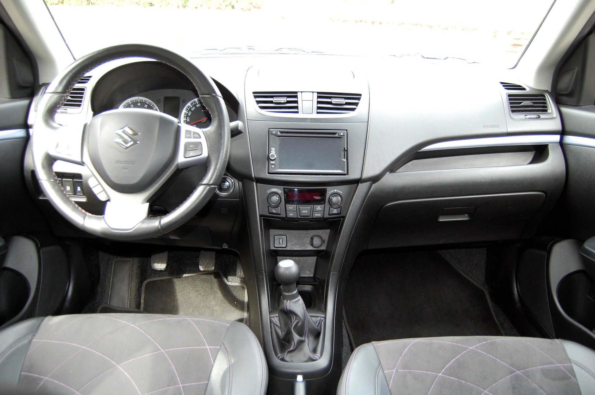 SUZUKI Swift 1.2i 16V Sergio Cellano Top 4x4-image-8