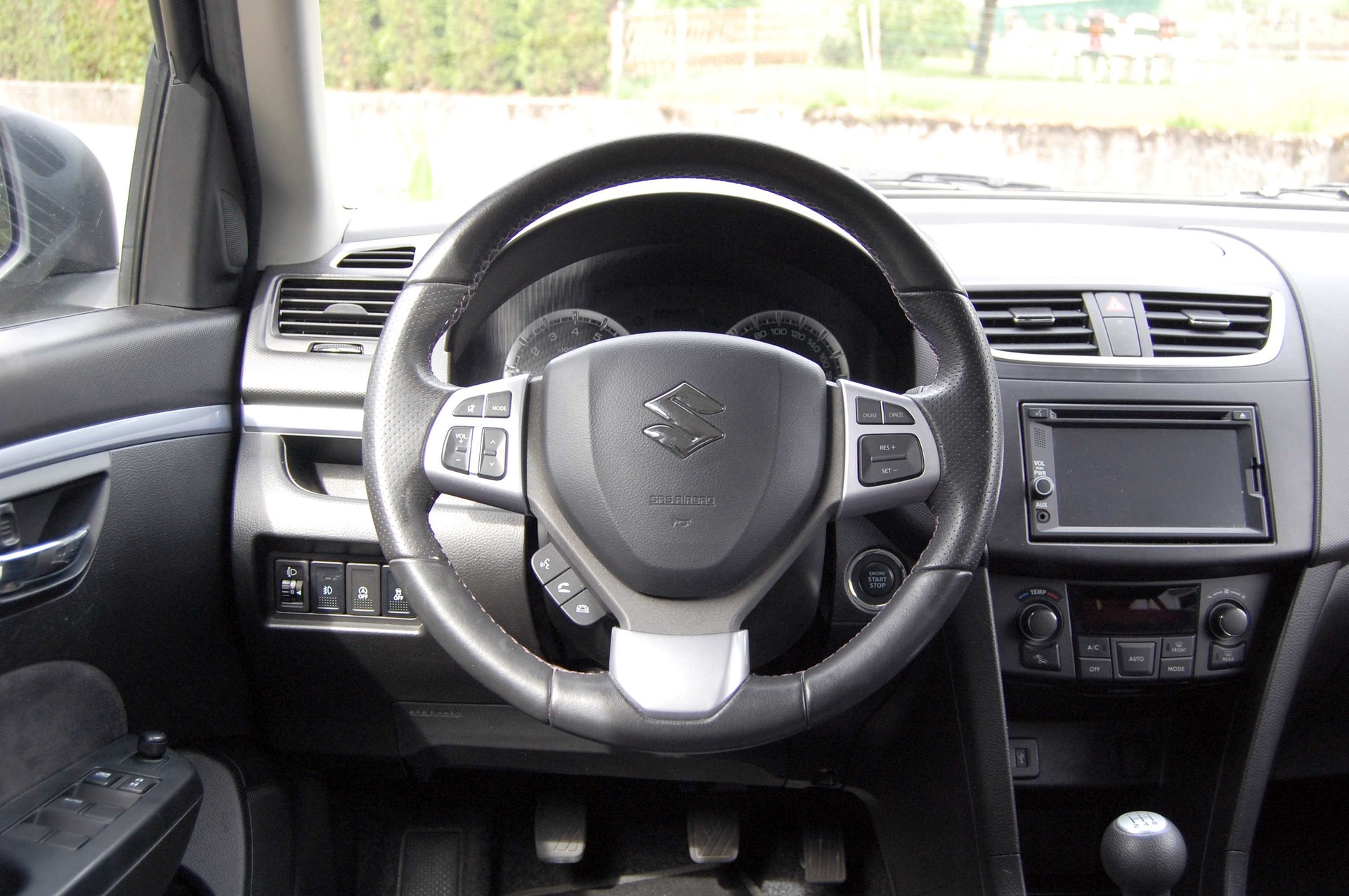 SUZUKI Swift 1.2i 16V Sergio Cellano Top 4x4-image-10