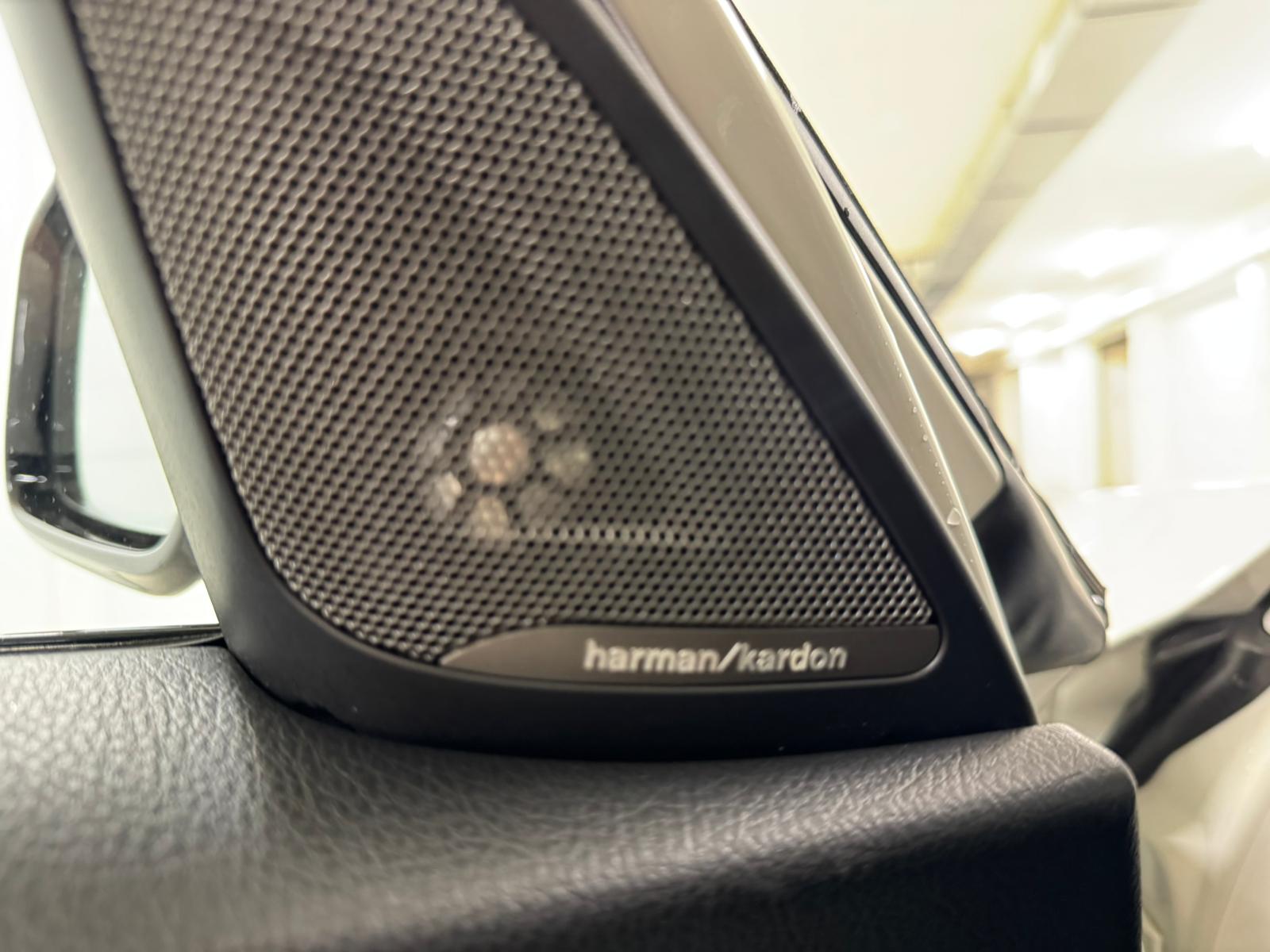 BMW M140i xDrive Steptronic-image-15