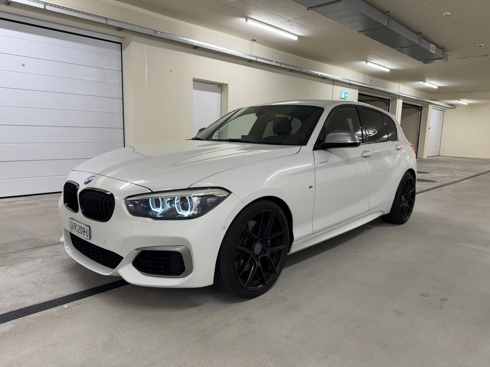 BMW M140i xDrive Steptronic-showroom-element-1