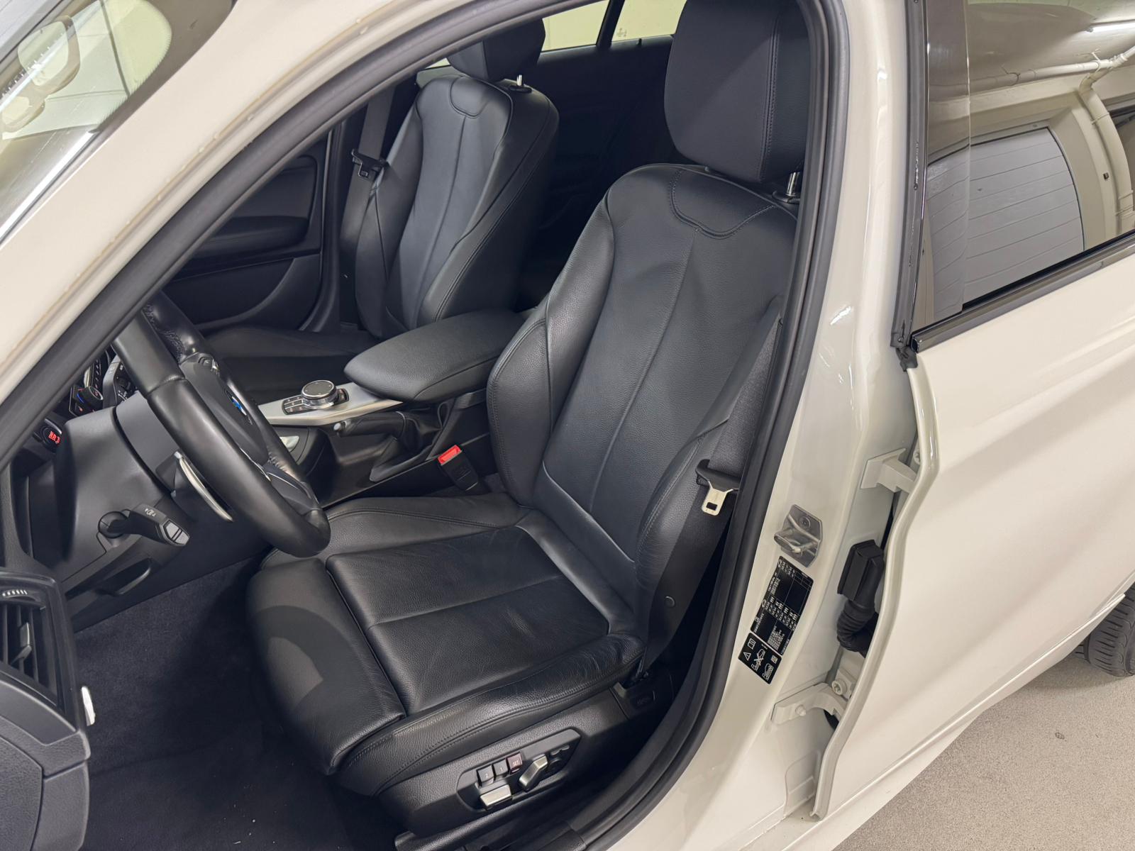 BMW M140i xDrive Steptronic-image-10
