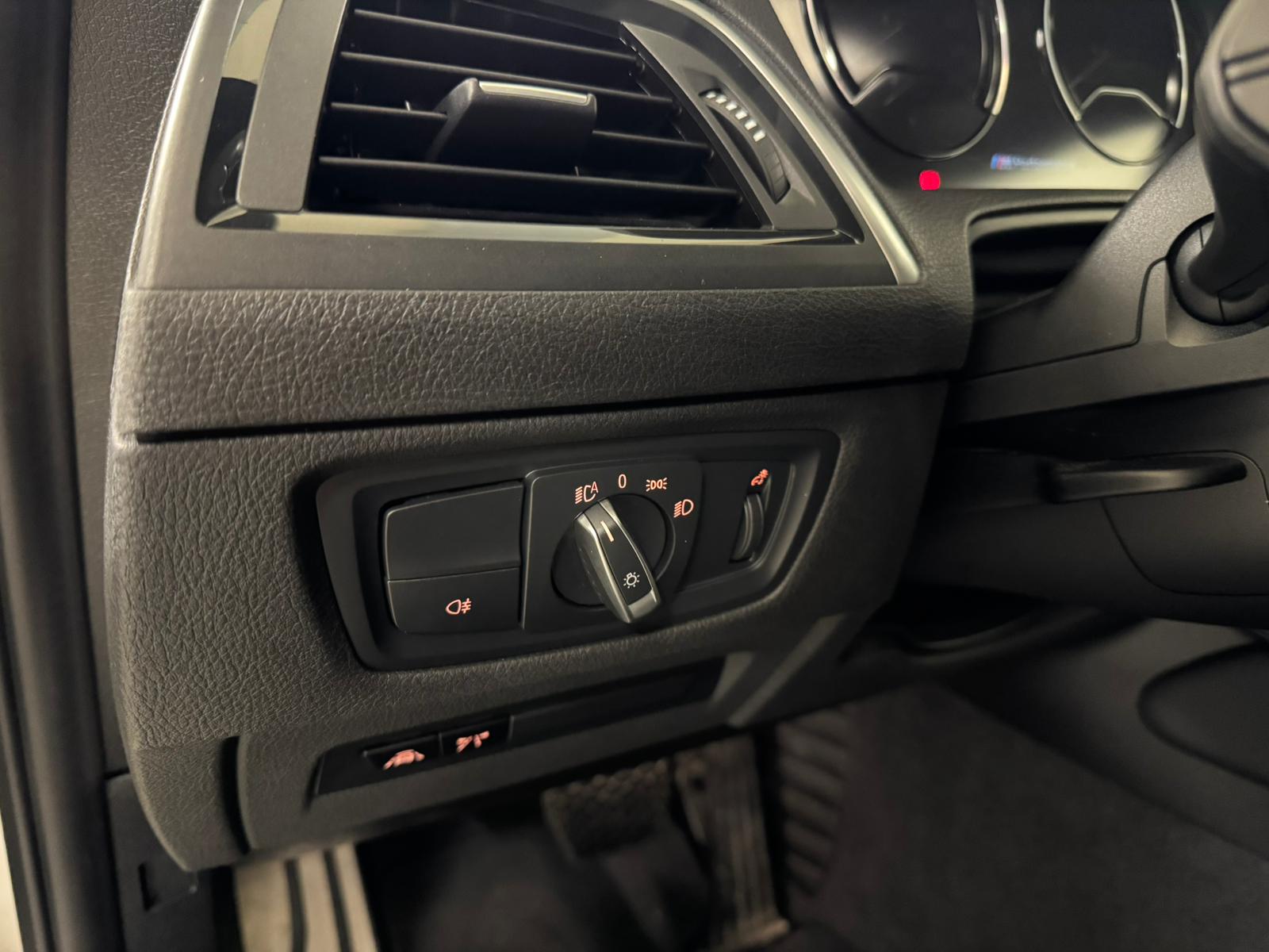 BMW M140i xDrive Steptronic-image-13