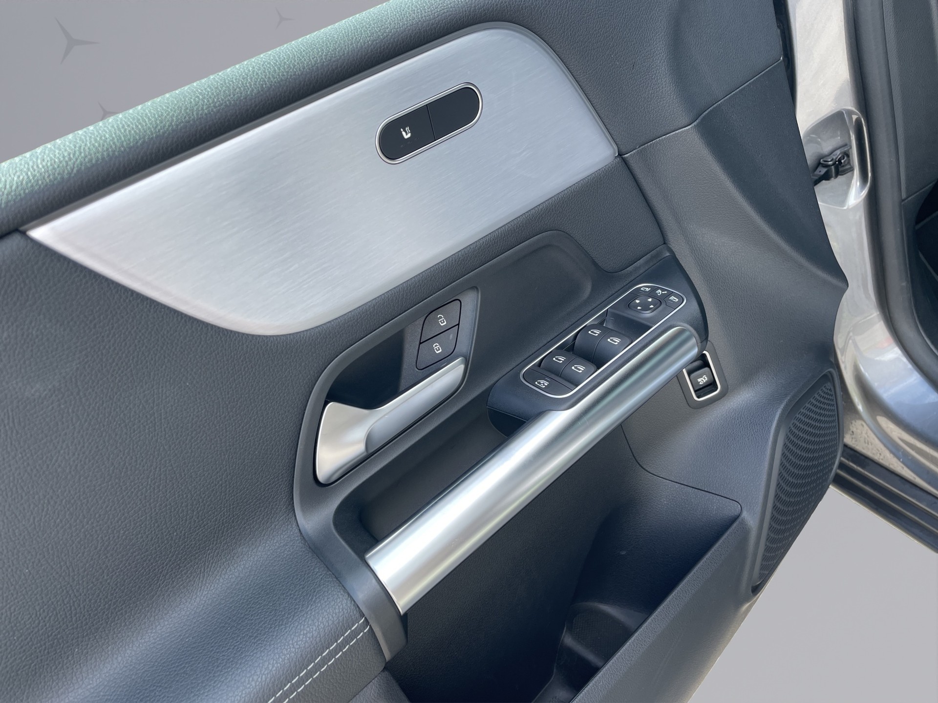 MERCEDES-BENZ B 200 Progressive-image-9