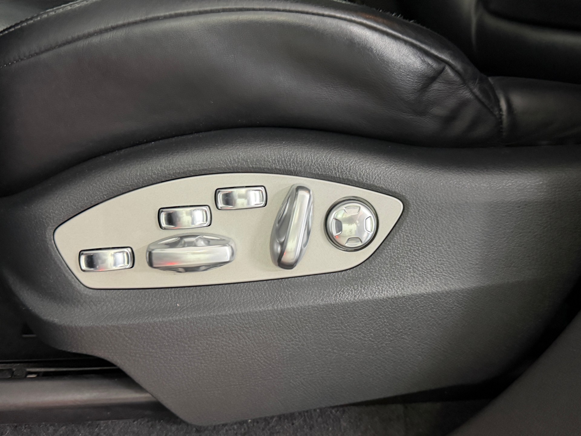 PORSCHE Cayenne S Diesel-image-11