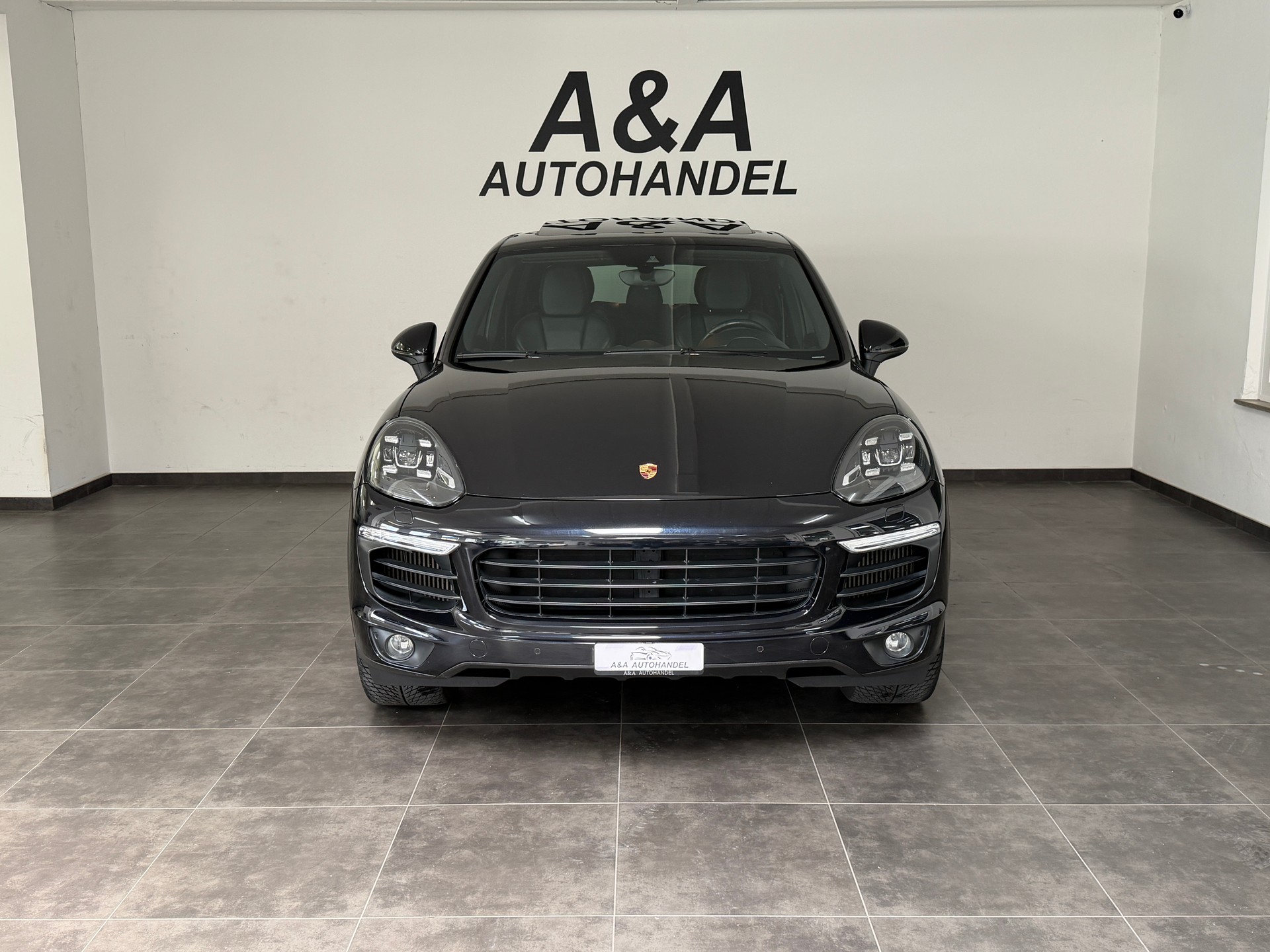 PORSCHE Cayenne S Diesel-showroom-element-1