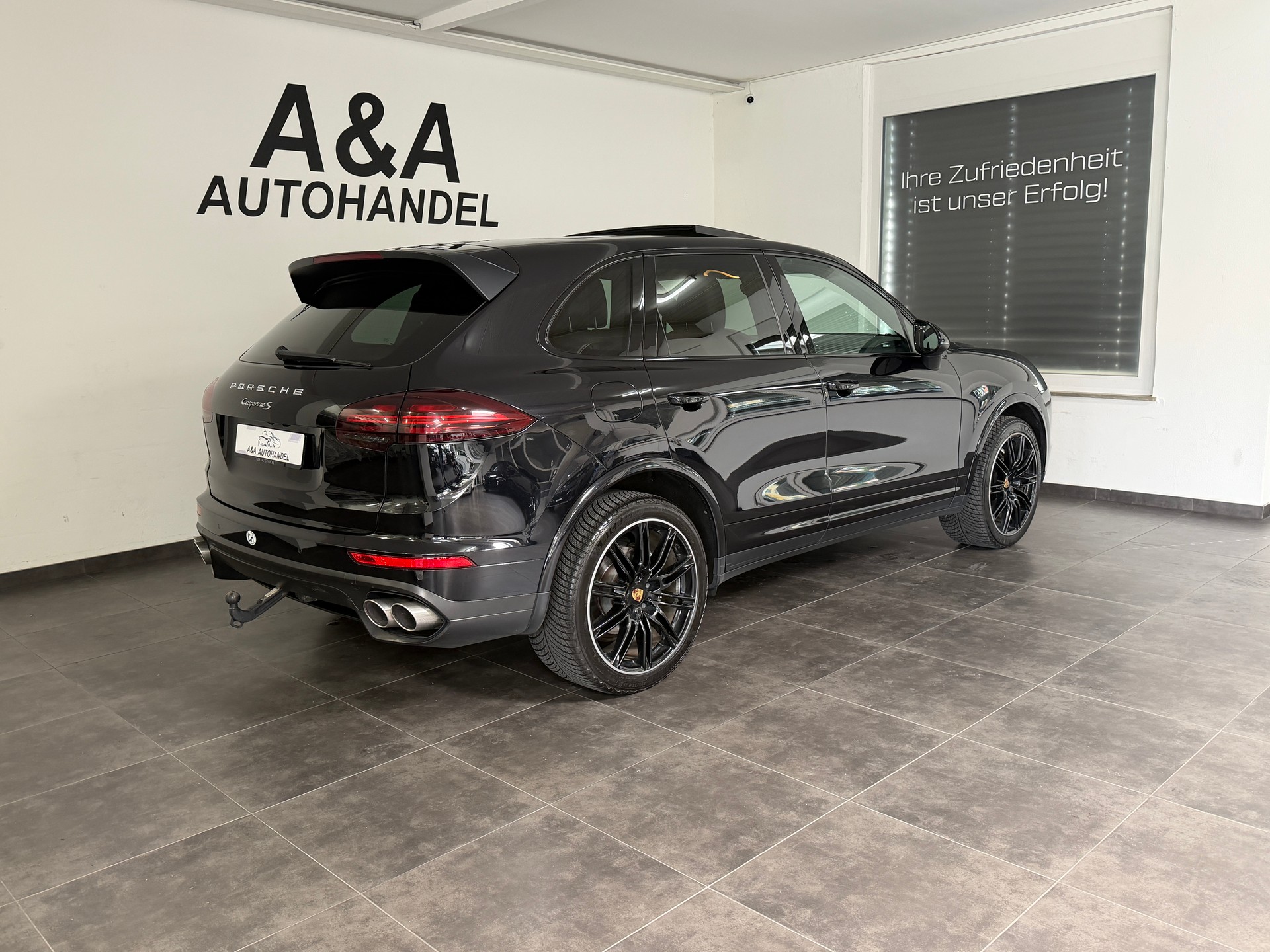 PORSCHE Cayenne S Diesel-showroom-element-3