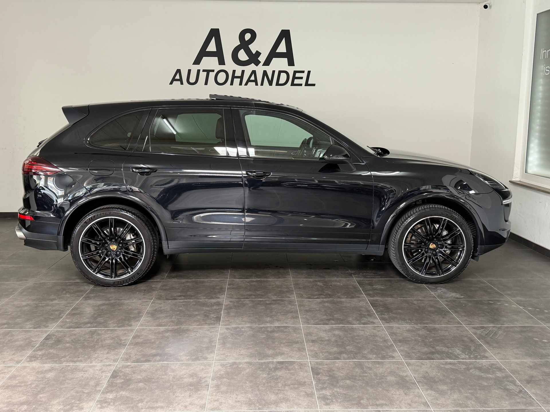 PORSCHE Cayenne S Diesel-showroom-element-2