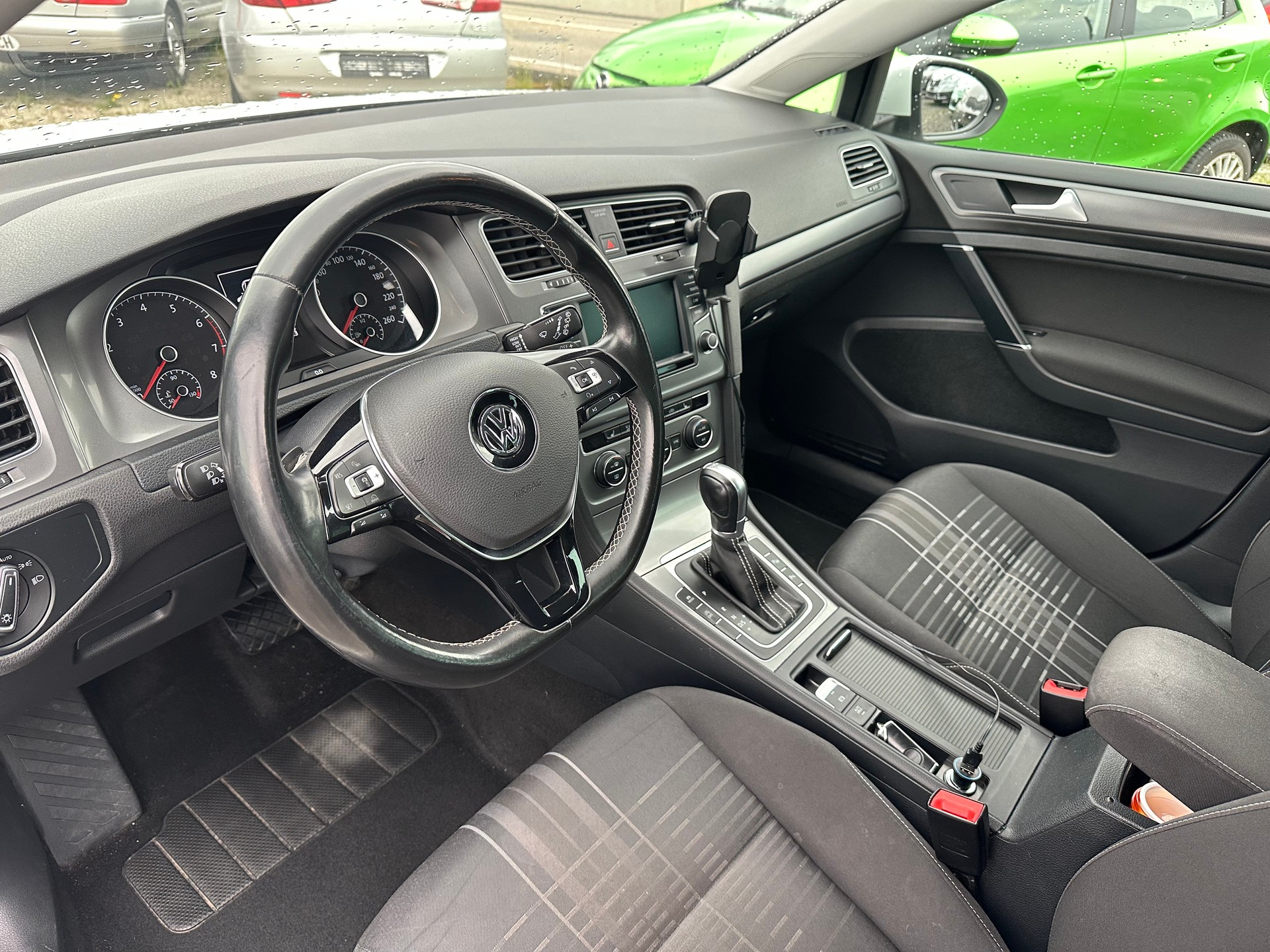VW Golf 1.4 TSI Lounge DSG-image-6