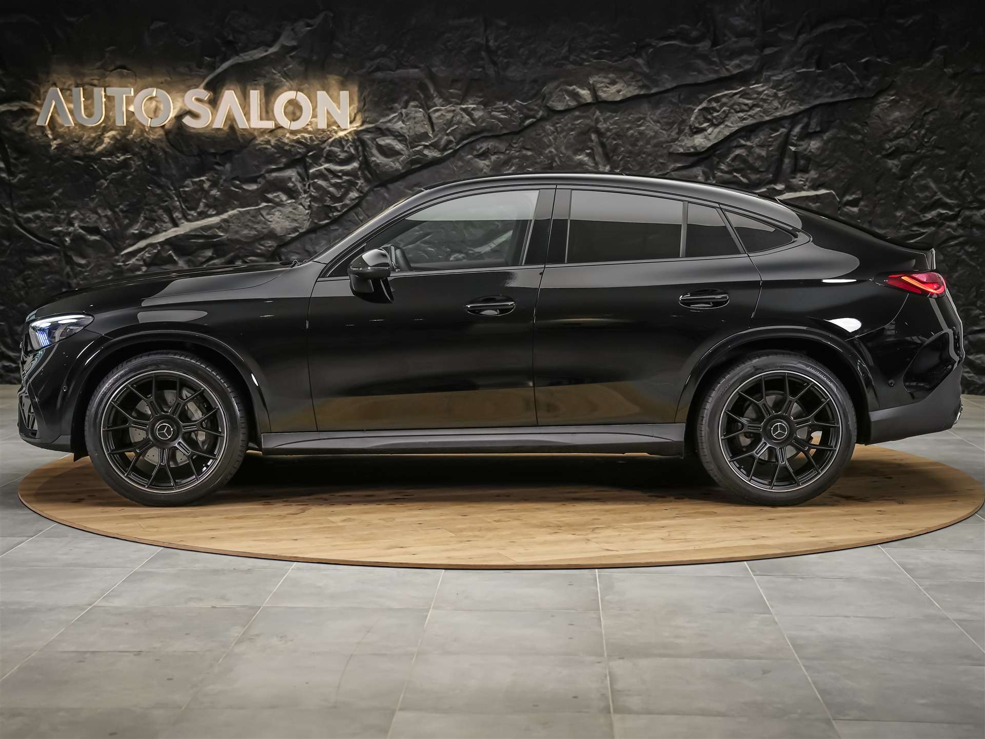 MERCEDES-BENZ GLC 200 AMG Line 4matic Coupé *Werksgarantie*21" Felgen*Night Paket*Abstandsregler*-showroom-element-2