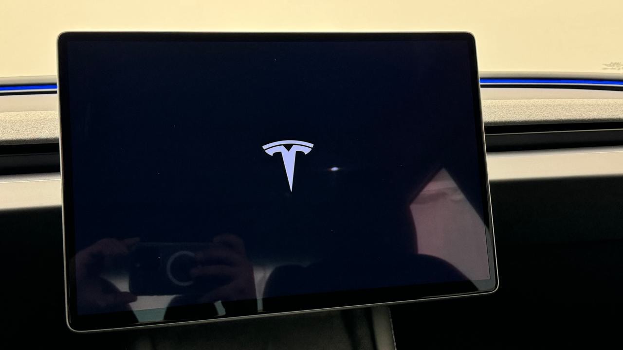 TESLA Model 3 Long Range RWD-image-7