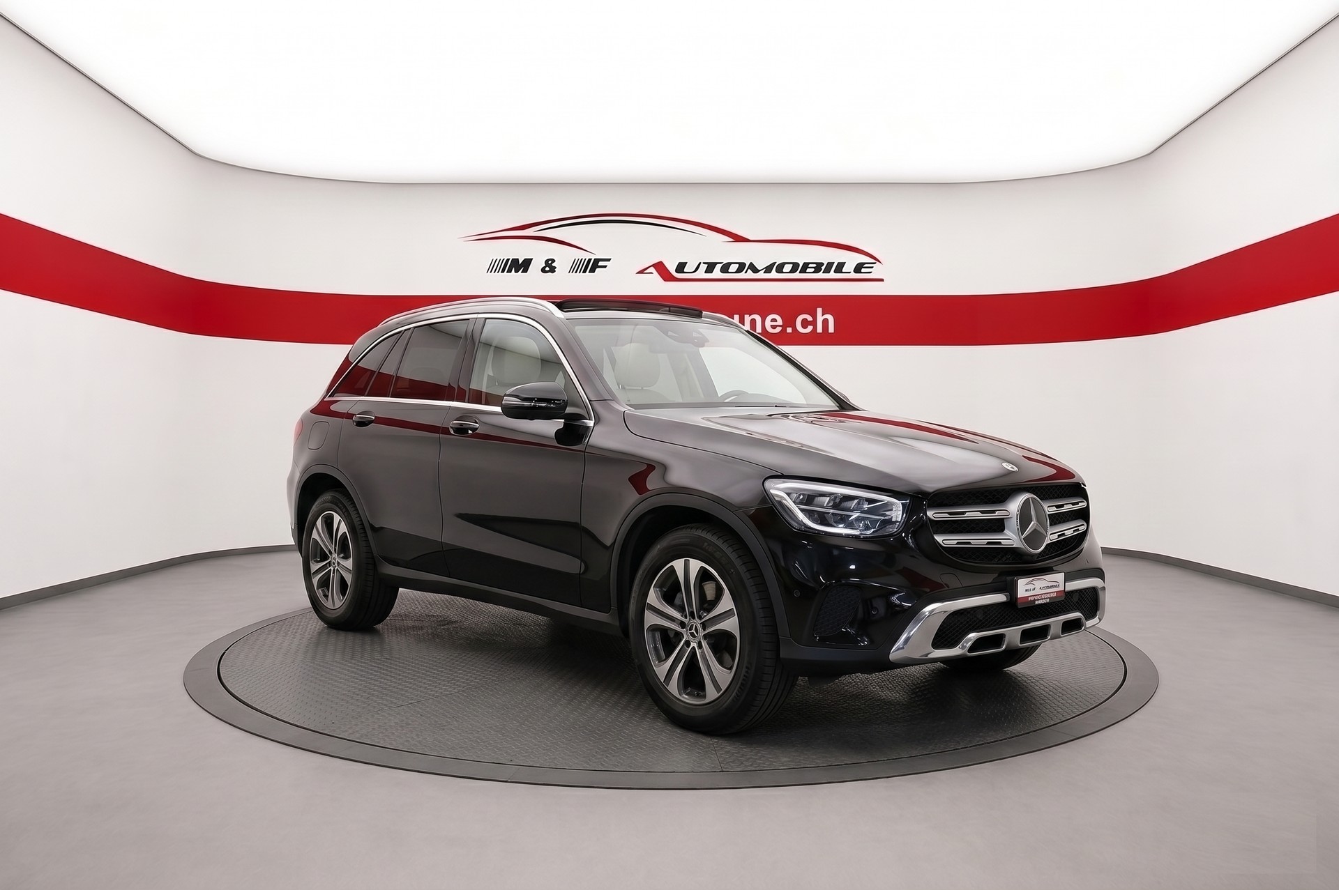 MERCEDES-BENZ GLC 300 e 4m CH FZ MIT GRATIS SERVICE CH FAHRZEUG-showroom-element-1